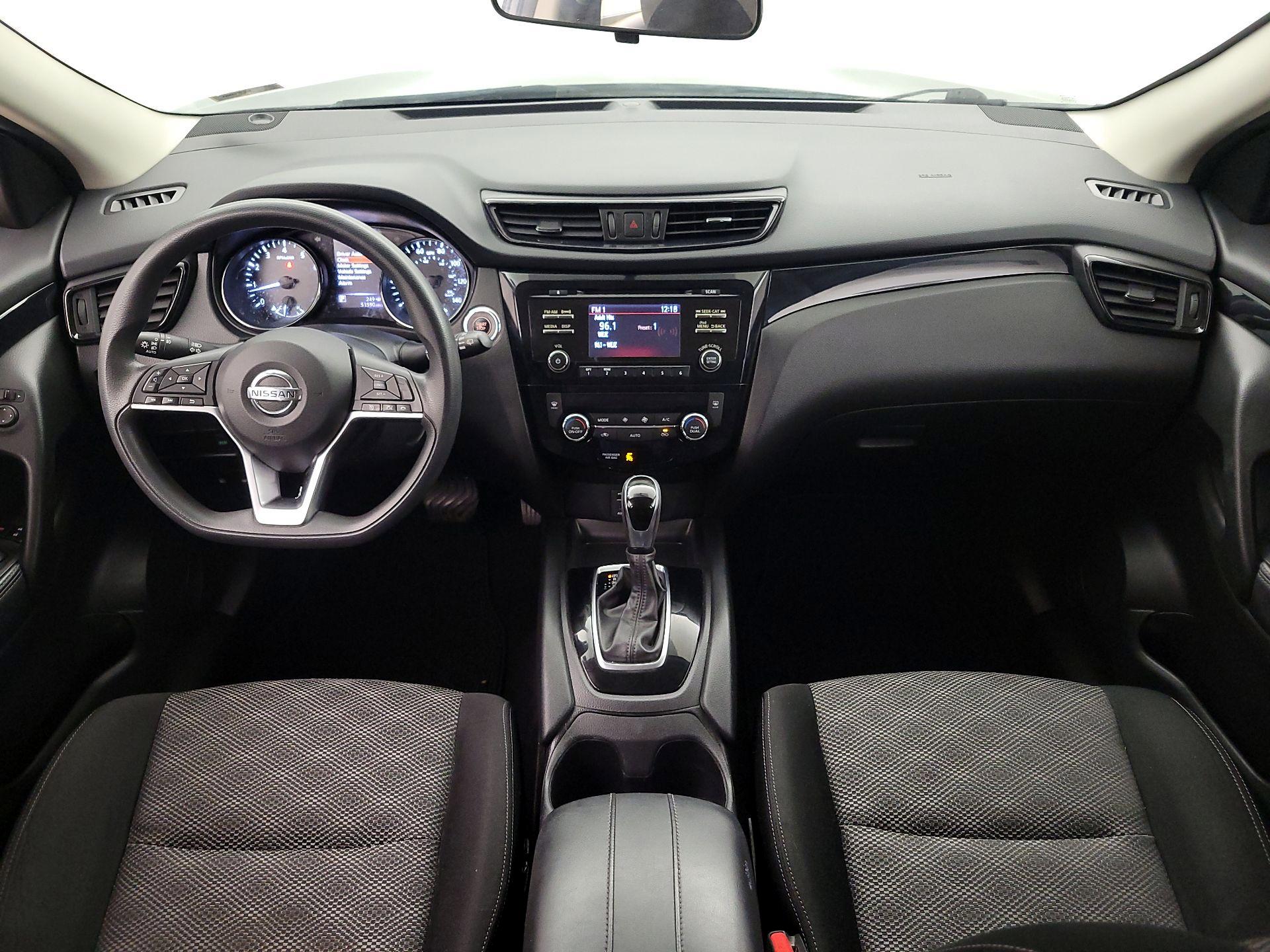 Thumbnail: 2017 Nissan Rogue Sport - 9