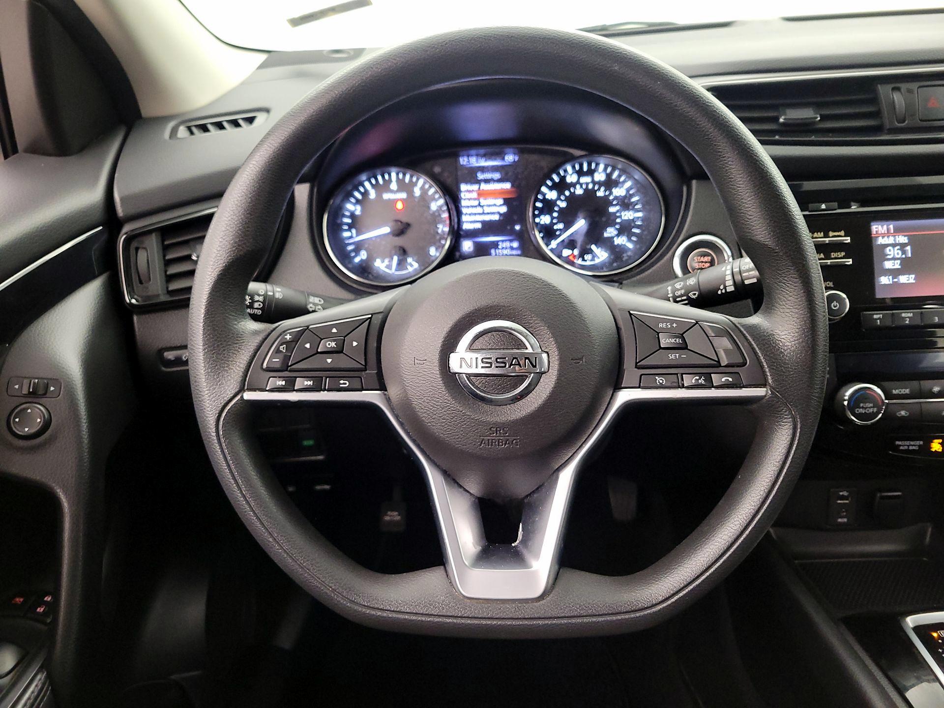 Thumbnail: 2017 Nissan Rogue Sport - 10