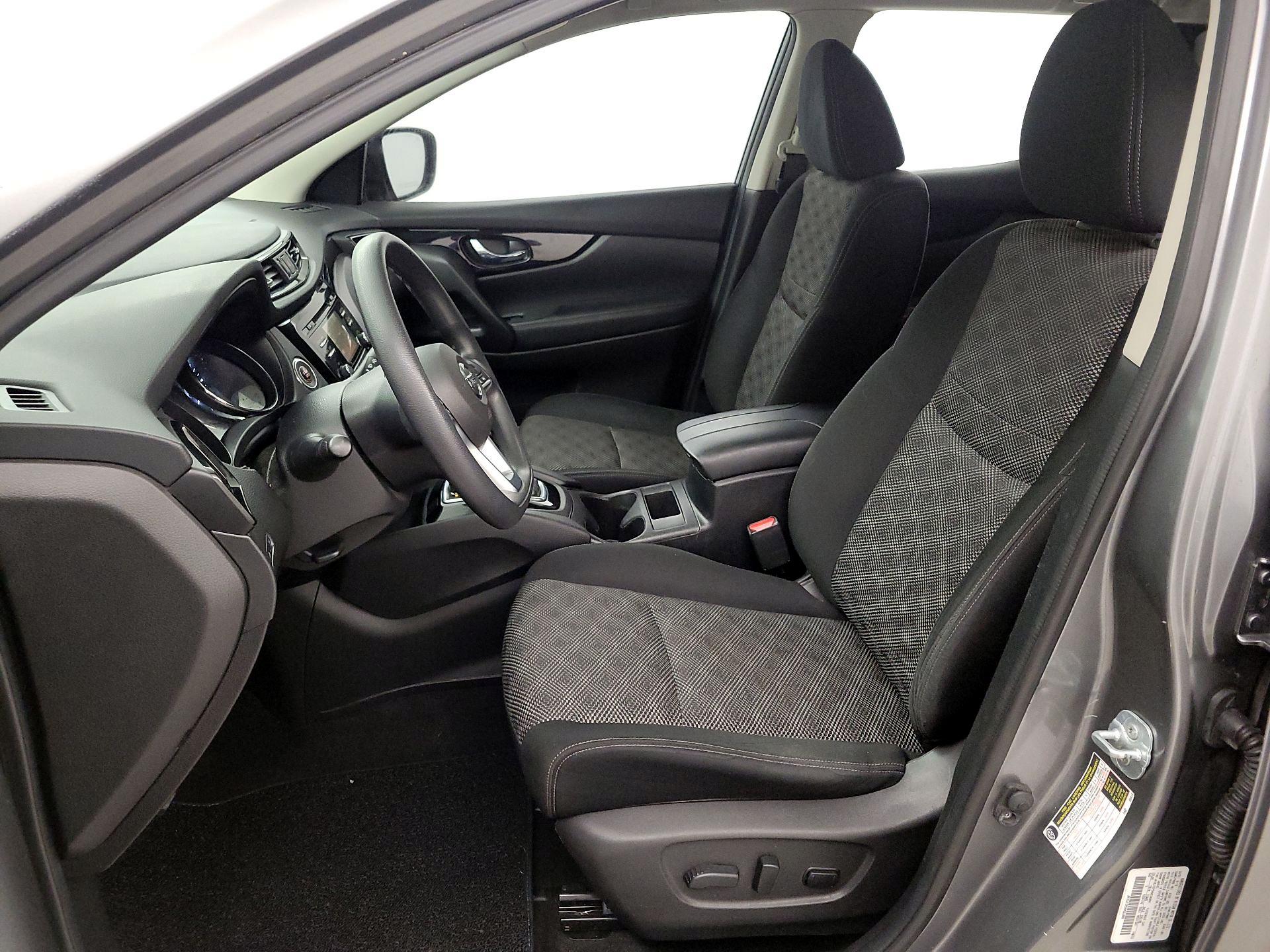 Thumbnail: 2017 Nissan Rogue Sport - 11