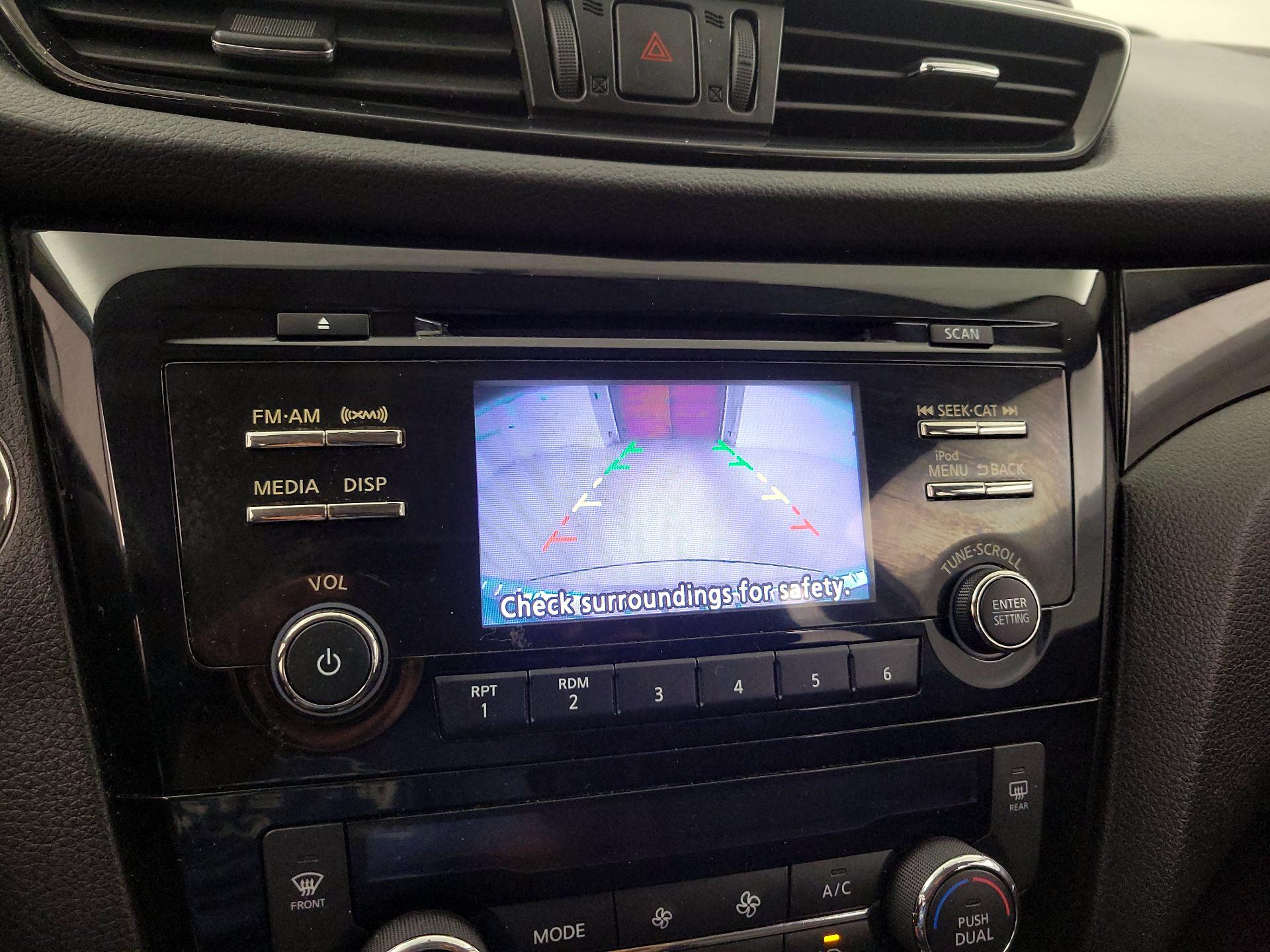 Thumbnail: 2017 Nissan Rogue Sport - 14