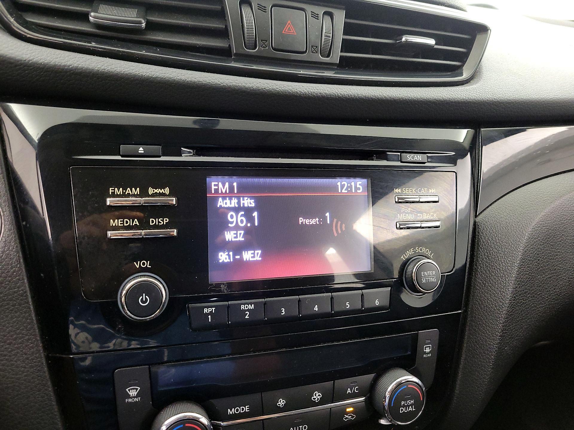 Thumbnail: 2017 Nissan Rogue Sport - 15