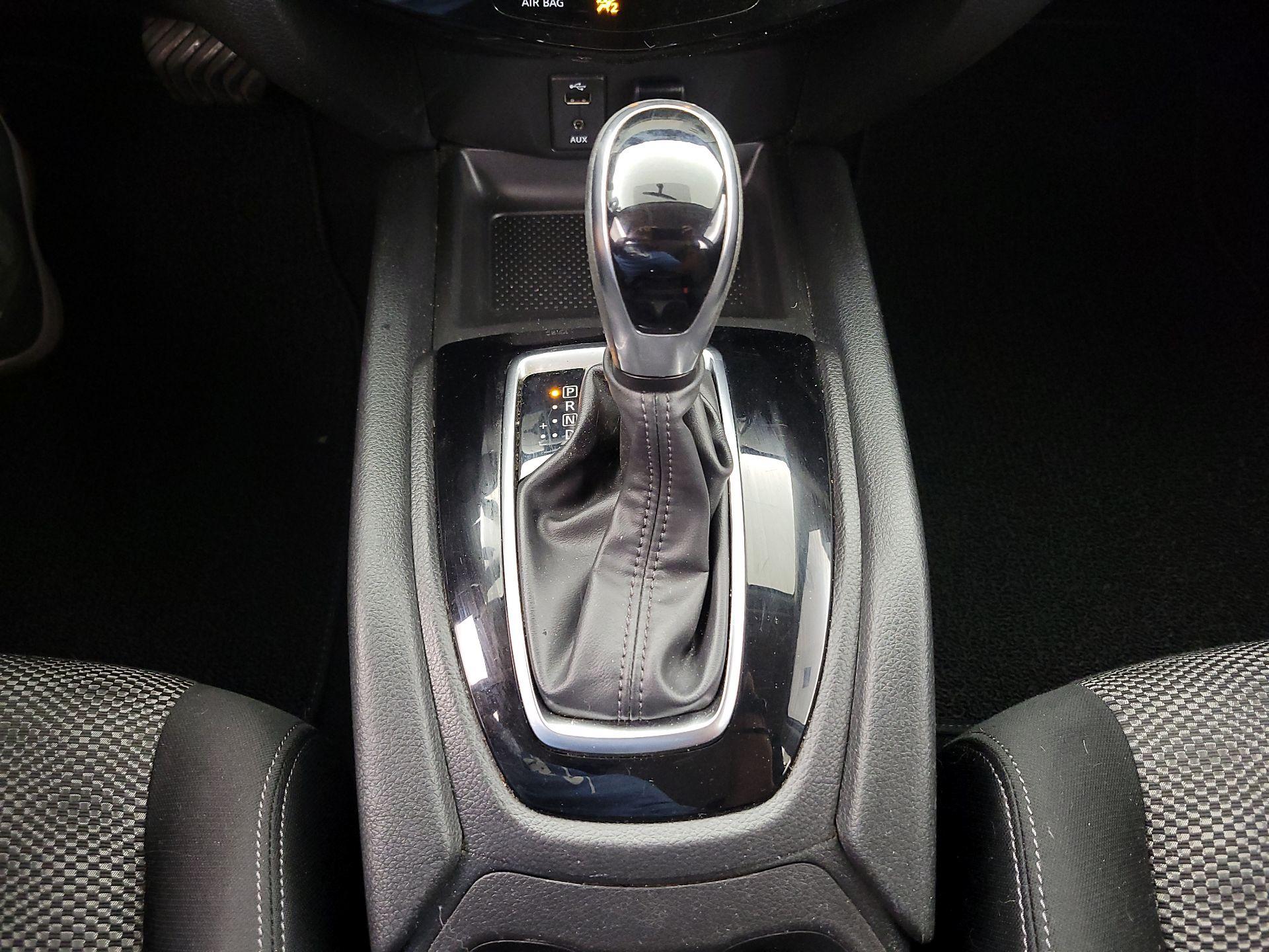 Thumbnail: 2017 Nissan Rogue Sport - 17