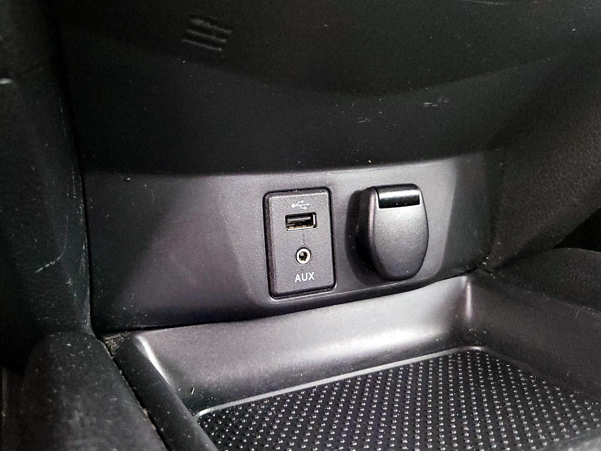 Thumbnail: 2017 Nissan Rogue Sport - 18