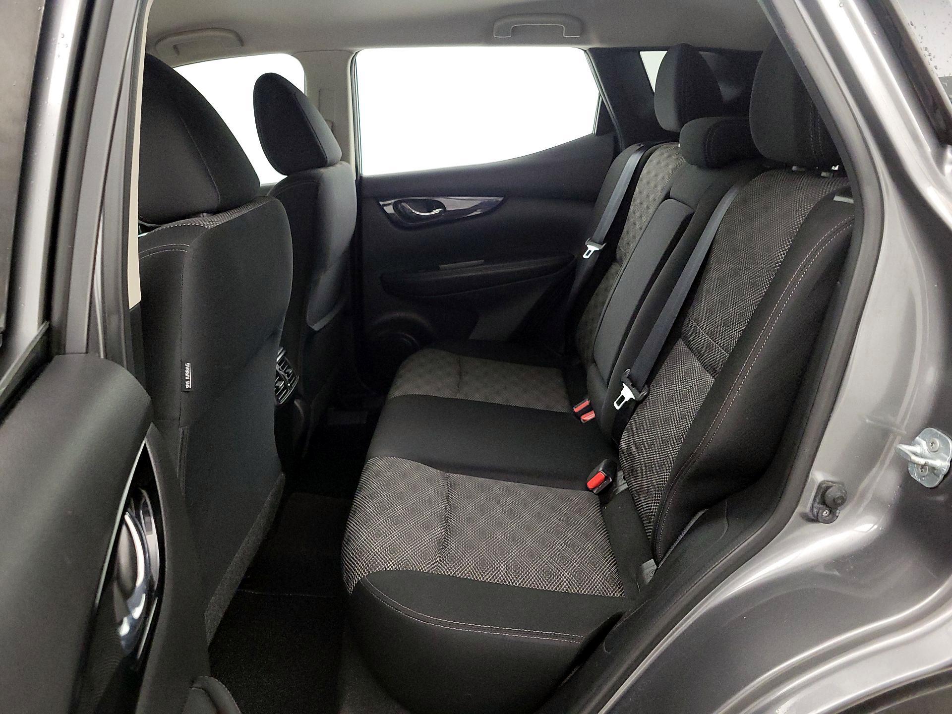 Thumbnail: 2017 Nissan Rogue Sport - 19