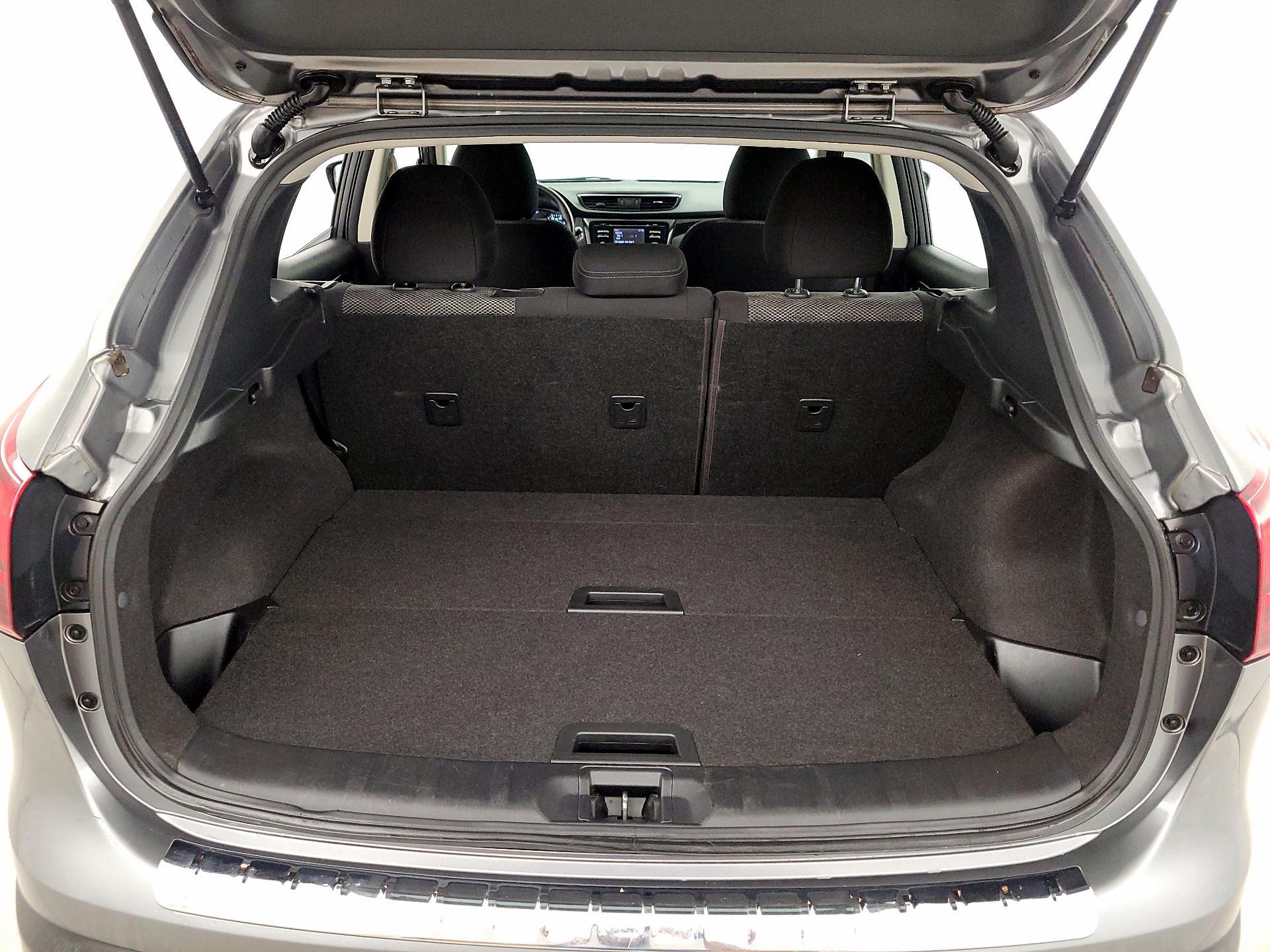 Thumbnail: 2017 Nissan Rogue Sport - 20