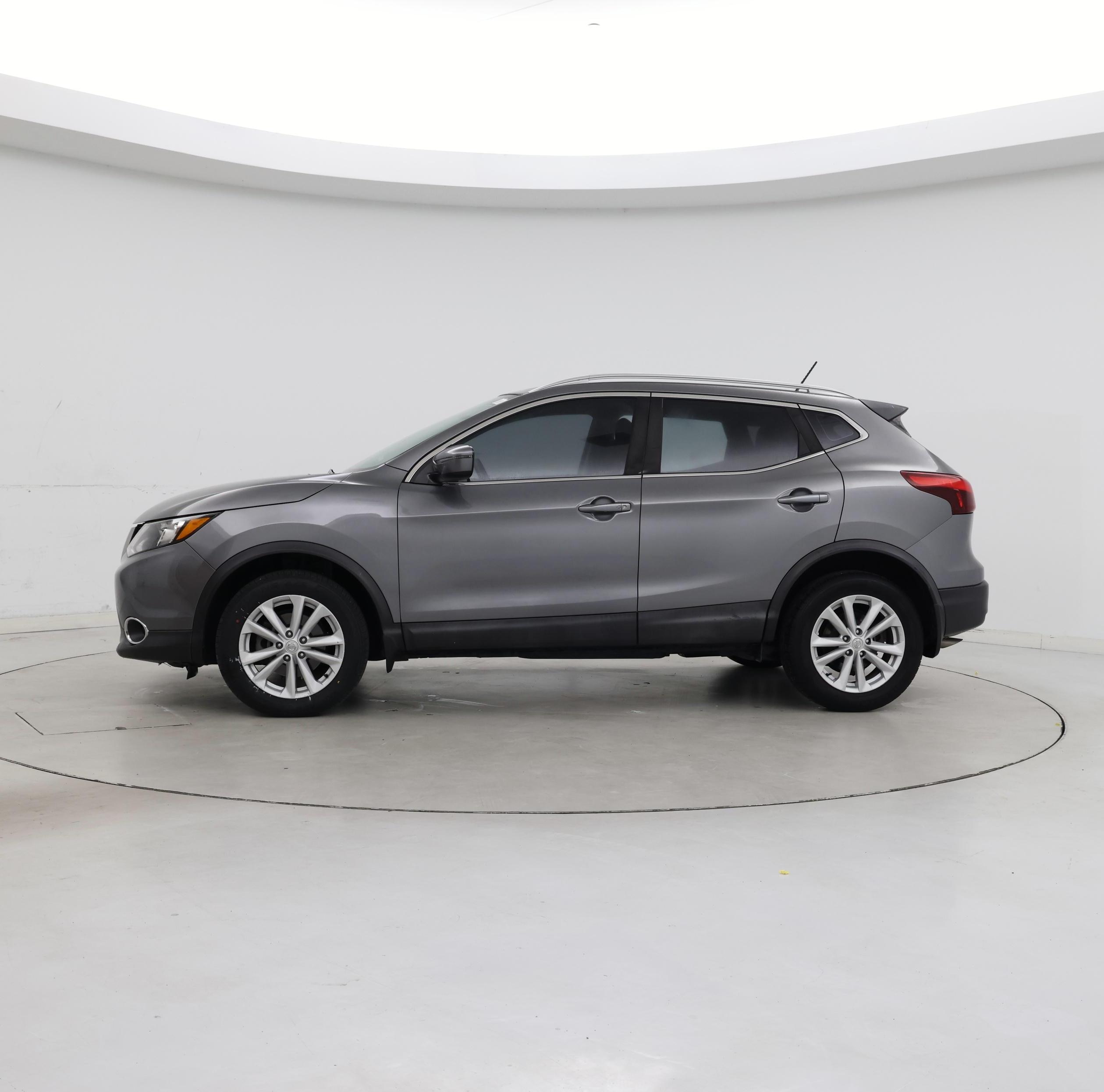 Thumbnail: 2017 Nissan Rogue Sport - 3