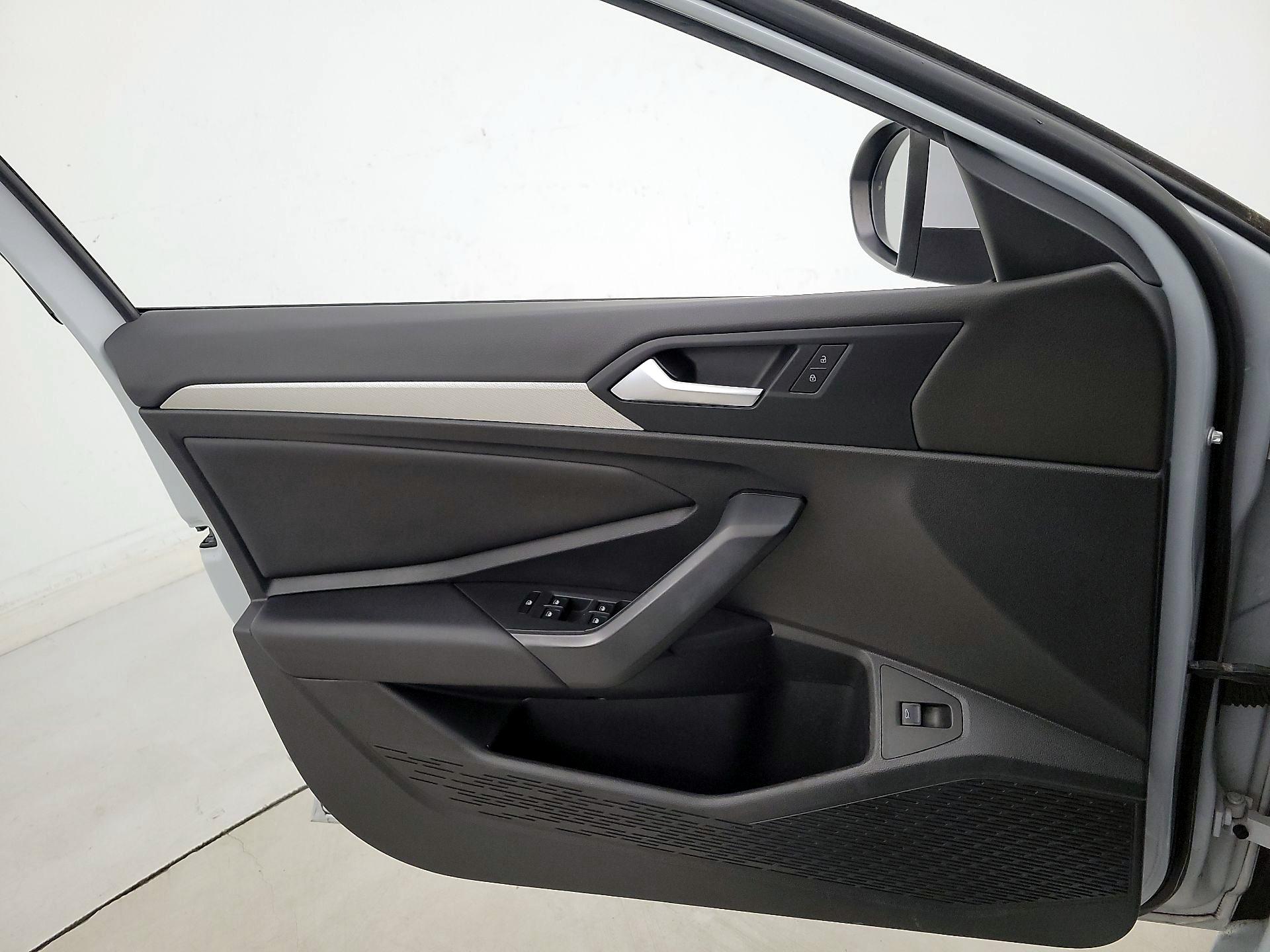 Thumbnail: 2019 Volkswagen Jetta - 12