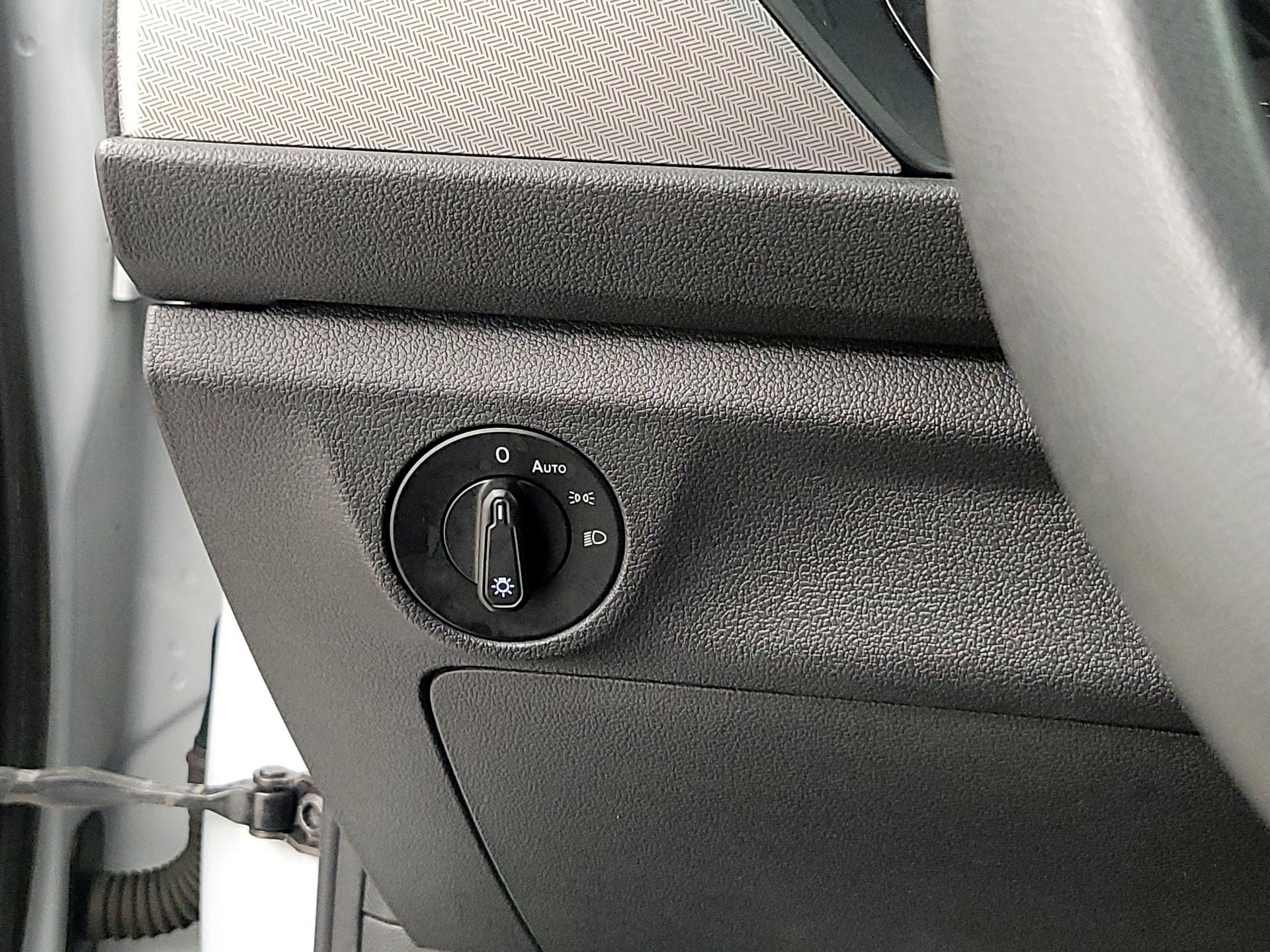 Thumbnail: 2019 Volkswagen Jetta - 13