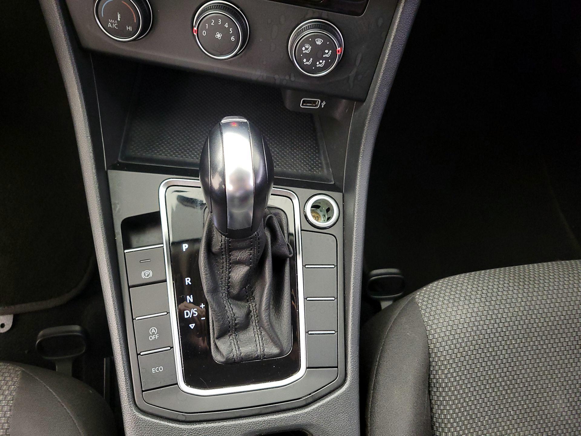 Thumbnail: 2019 Volkswagen Jetta - 17