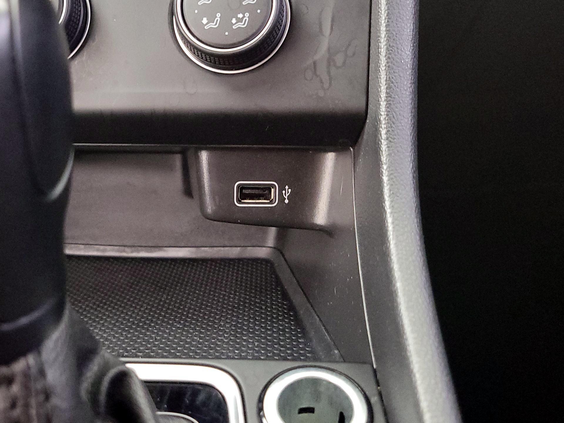 Thumbnail: 2019 Volkswagen Jetta - 18