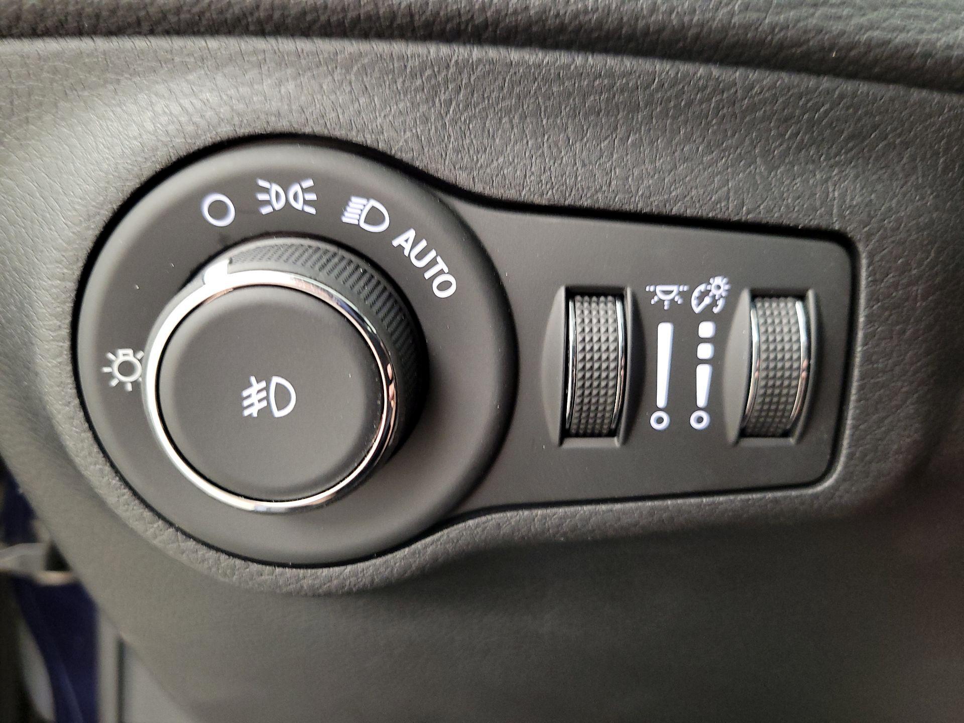 Thumbnail: 2018 Jeep Compass - 13