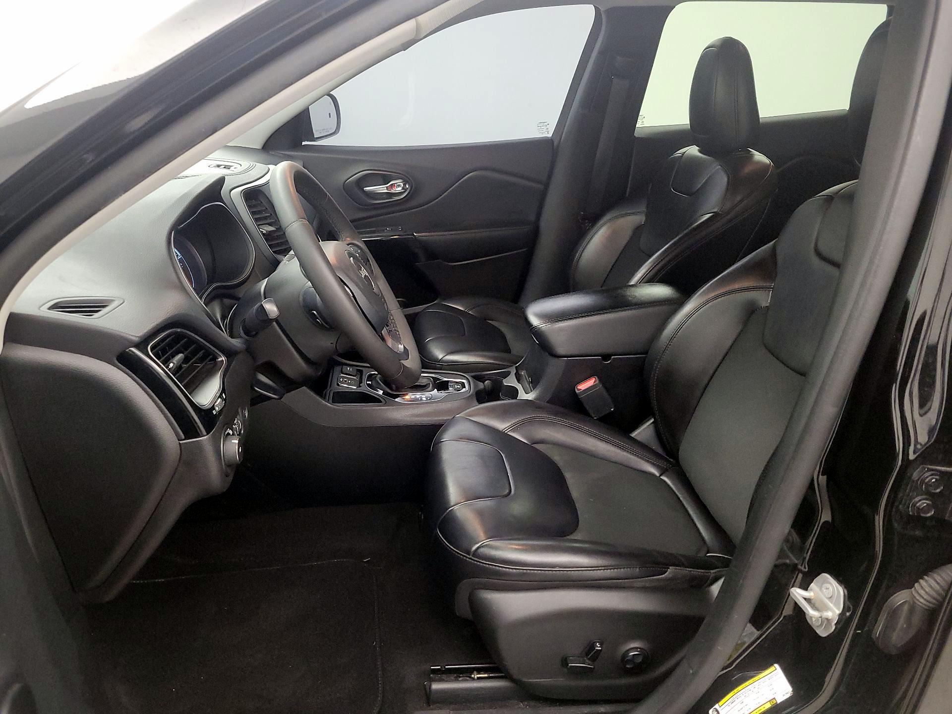 Thumbnail: 2020 Jeep Cherokee - 11