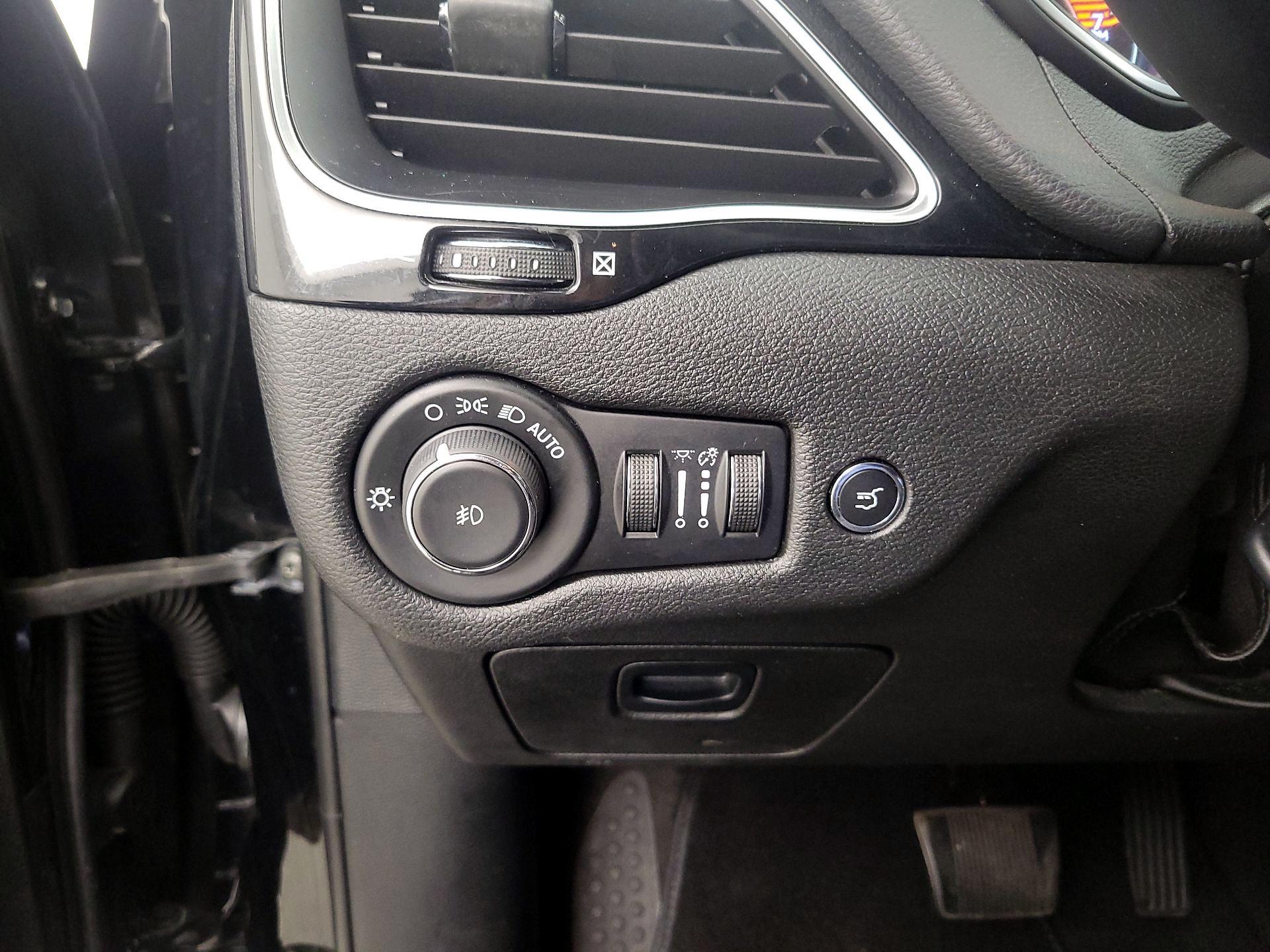 Thumbnail: 2020 Jeep Cherokee - 13