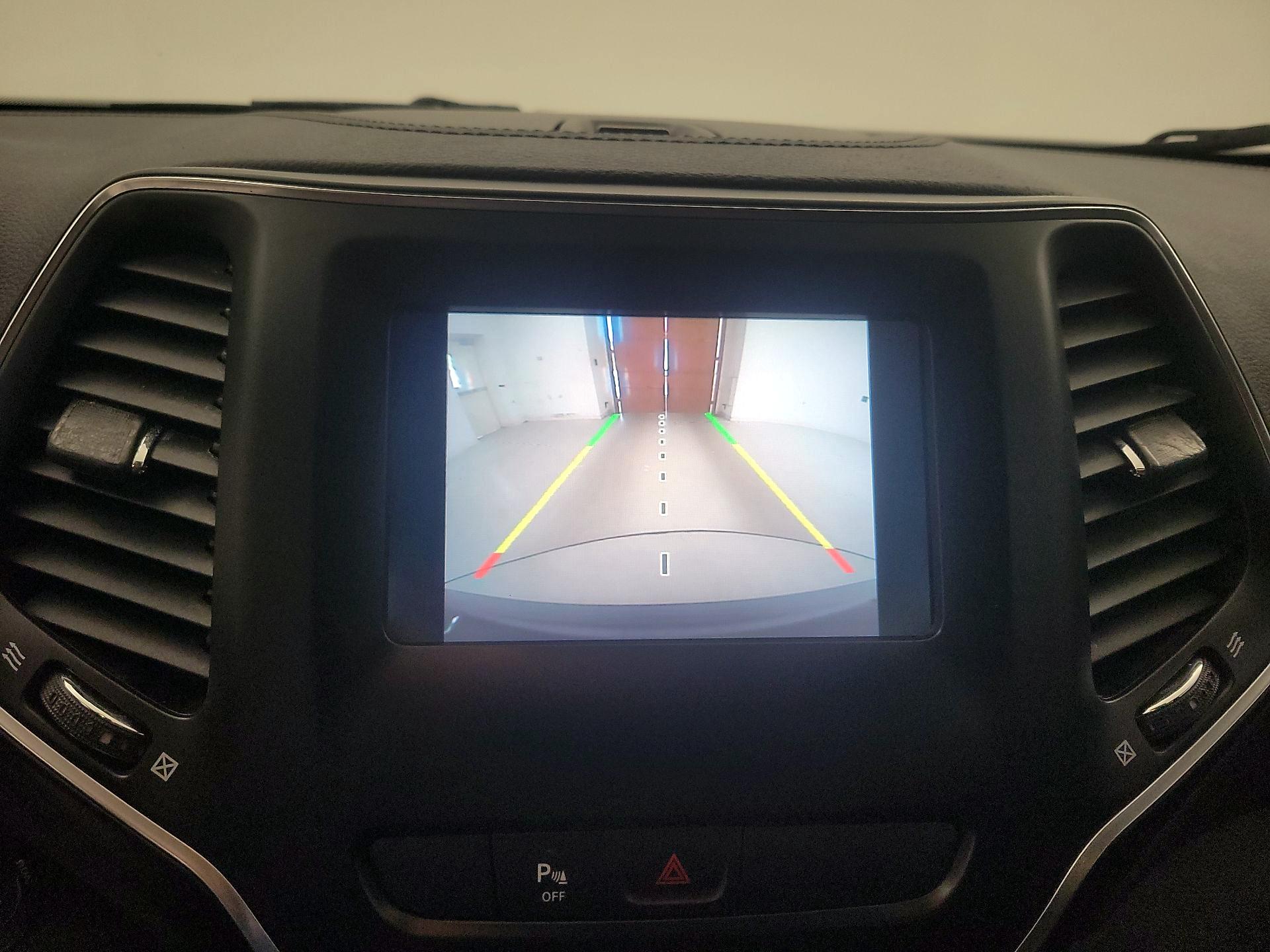 Thumbnail: 2020 Jeep Cherokee - 14