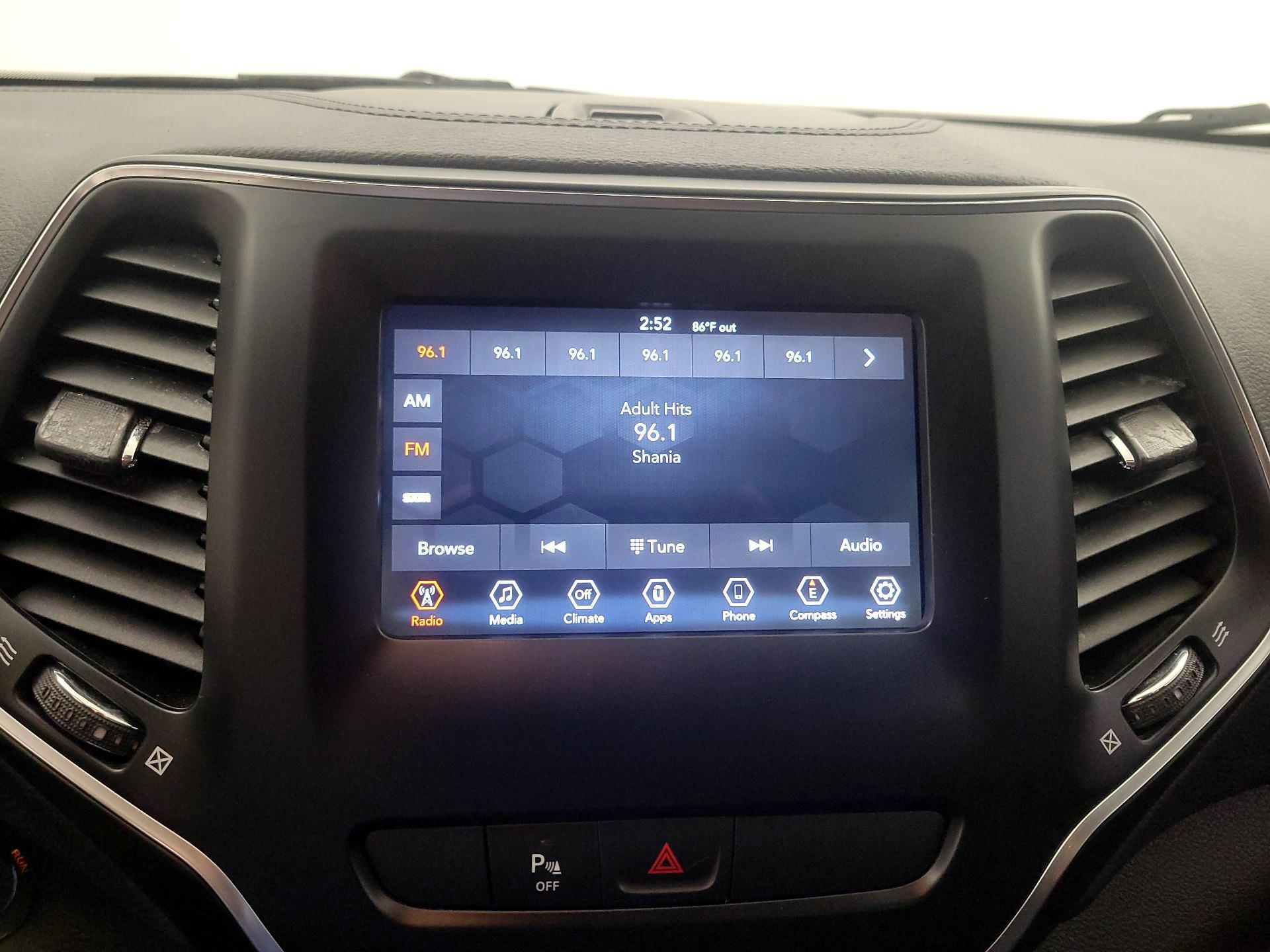 Thumbnail: 2020 Jeep Cherokee - 15