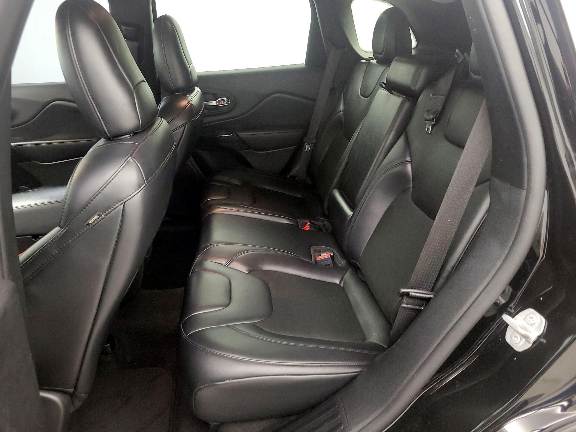 Thumbnail: 2020 Jeep Cherokee - 19