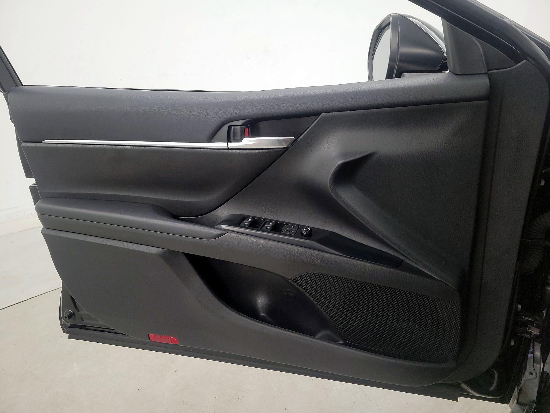 Thumbnail: 2020 Toyota Camry - 12