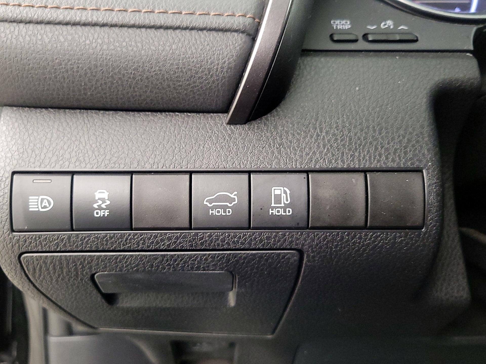 Thumbnail: 2020 Toyota Camry - 13