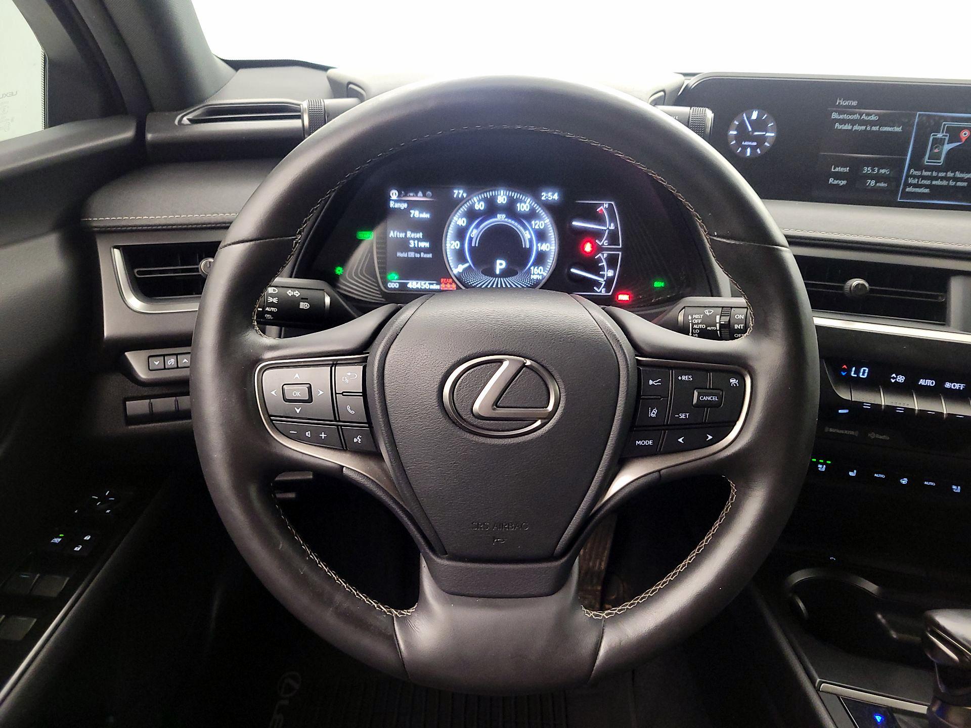Thumbnail: 2022 Lexus UX - 10