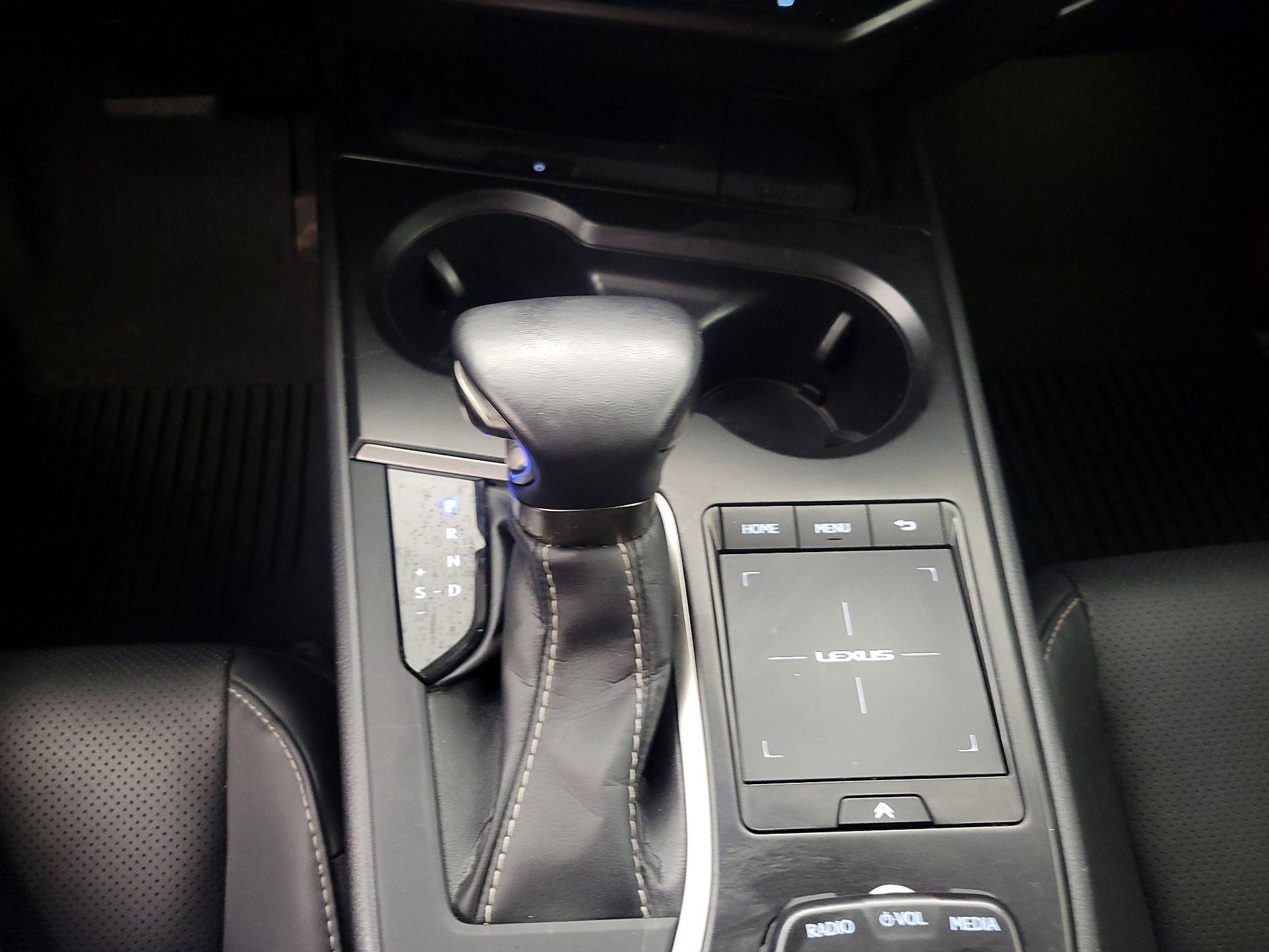 Thumbnail: 2022 Lexus UX - 17