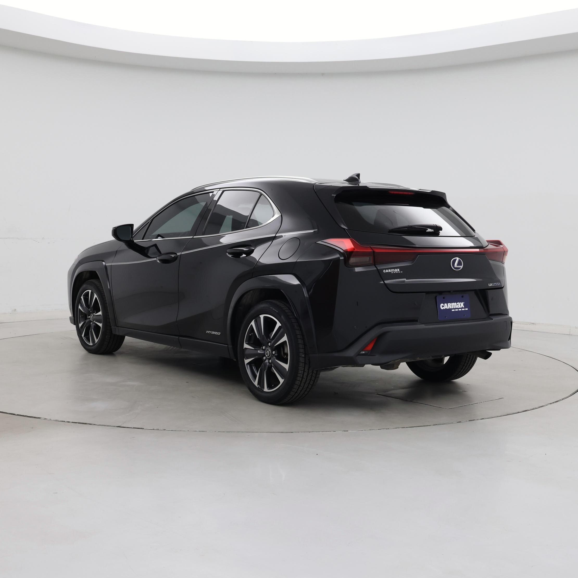 Thumbnail: 2022 Lexus UX - 2