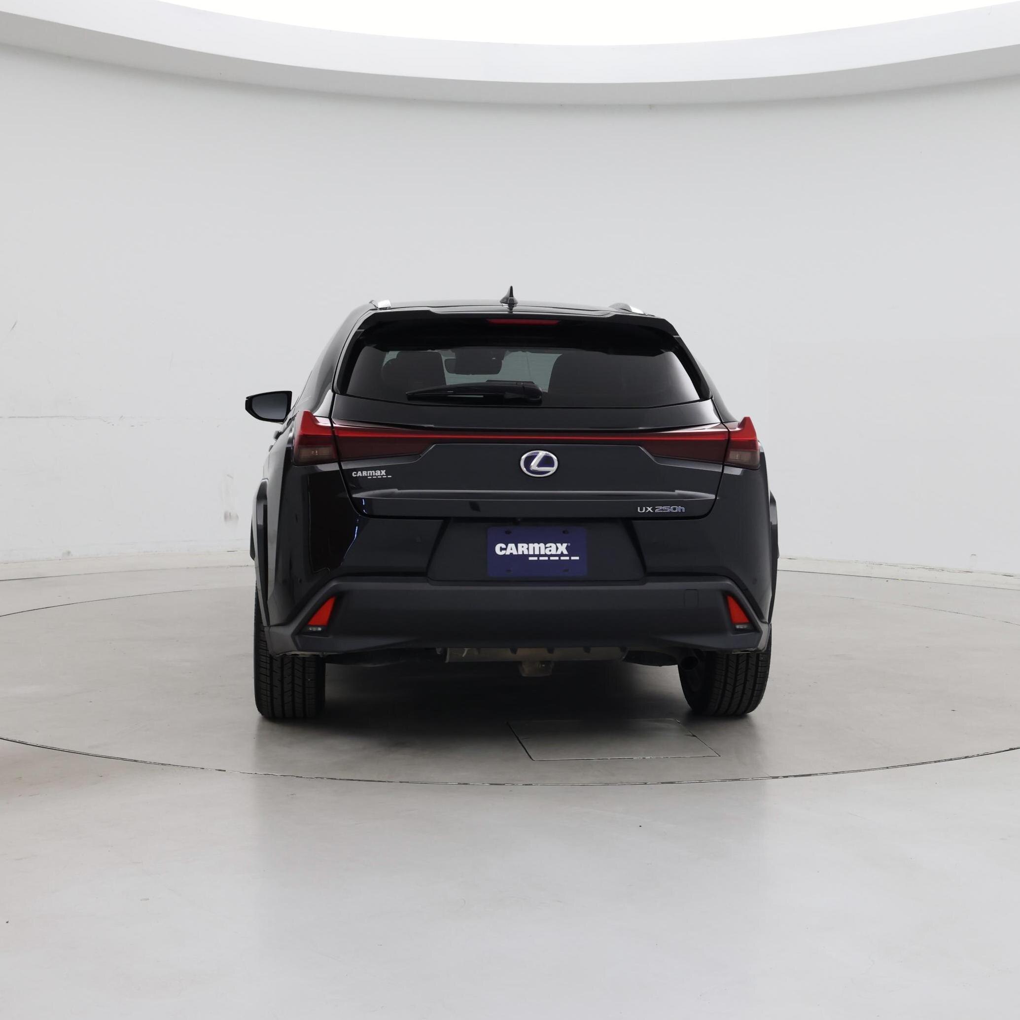 Thumbnail: 2022 Lexus UX - 6