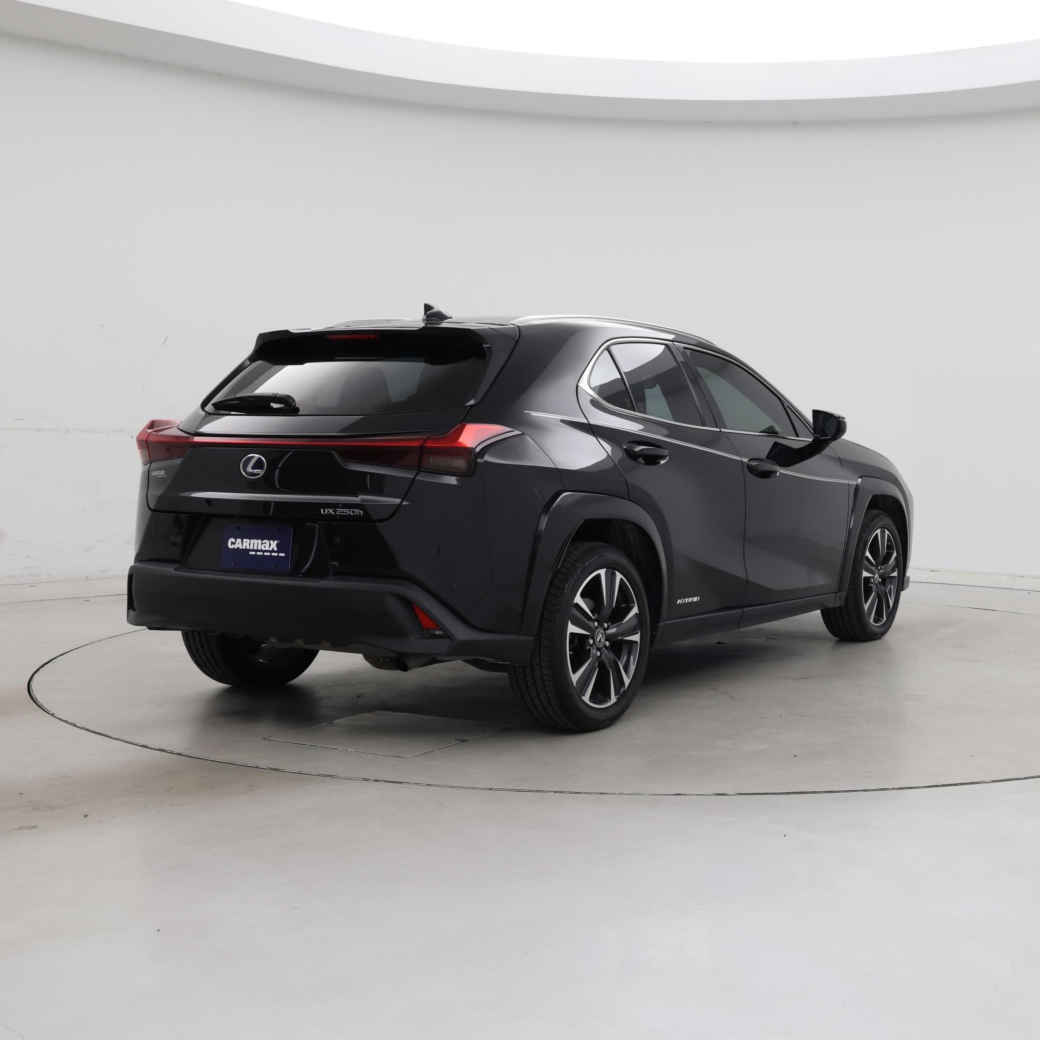 Thumbnail: 2022 Lexus UX - 8