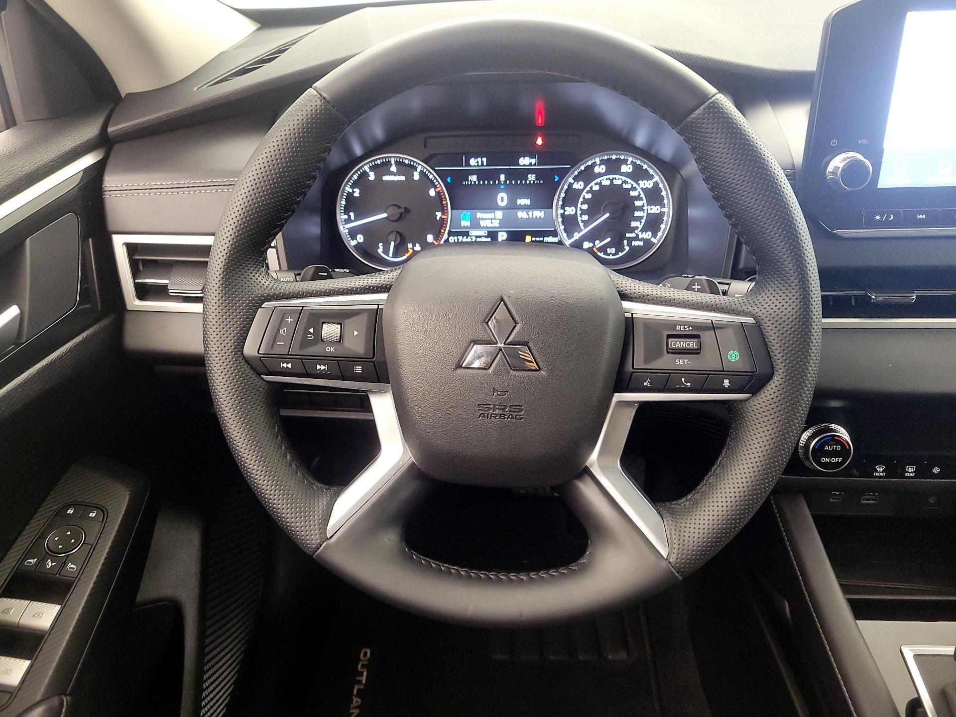 Thumbnail: 2024 Mitsubishi Outlander - 10