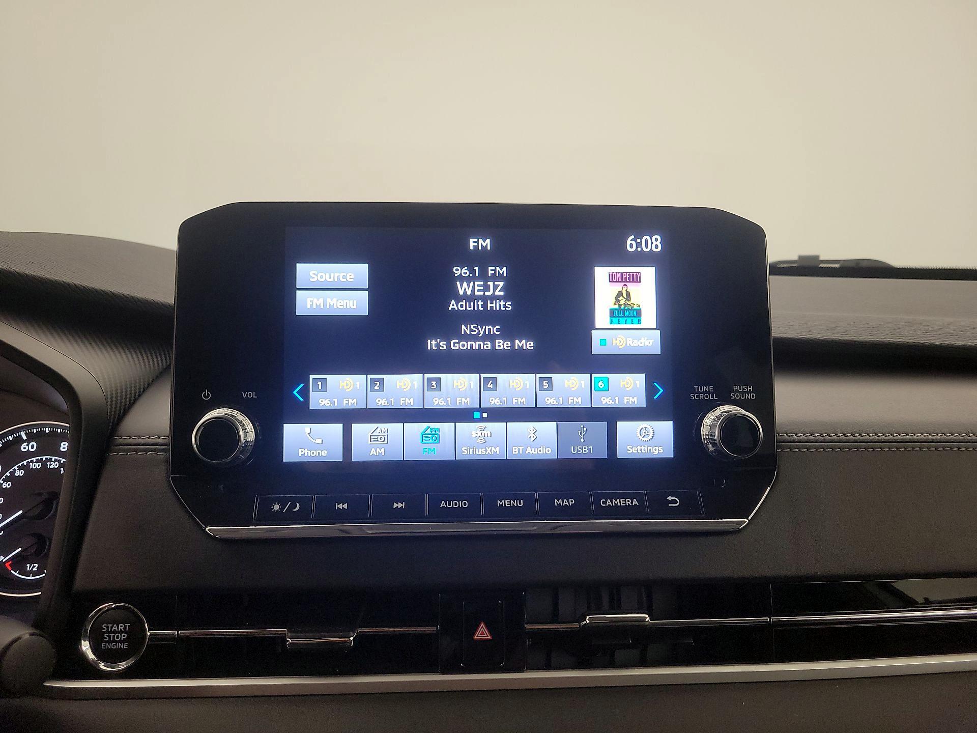 Thumbnail: 2024 Mitsubishi Outlander - 16