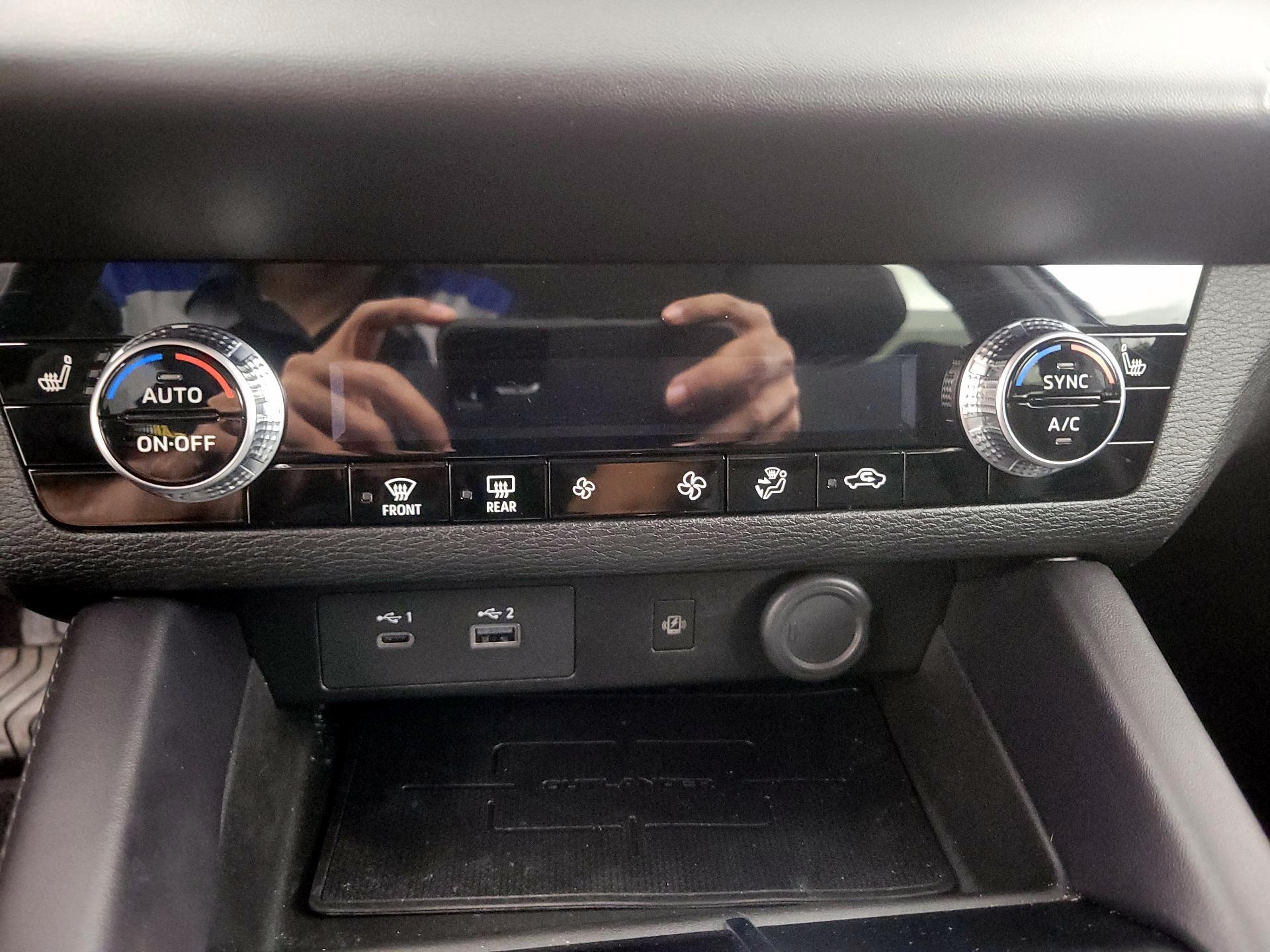 Thumbnail: 2024 Mitsubishi Outlander - 17