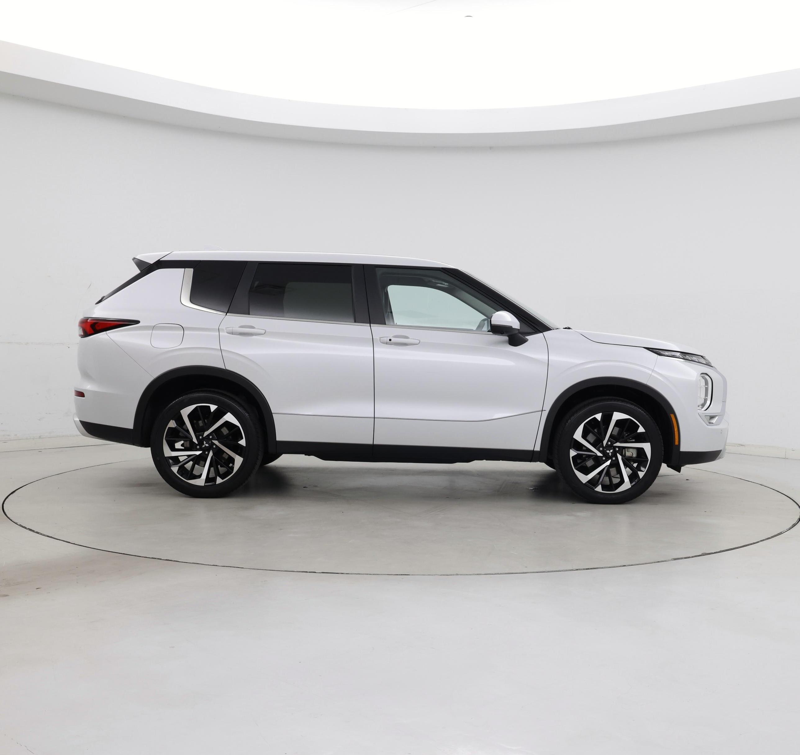 Thumbnail: 2024 Mitsubishi Outlander - 7