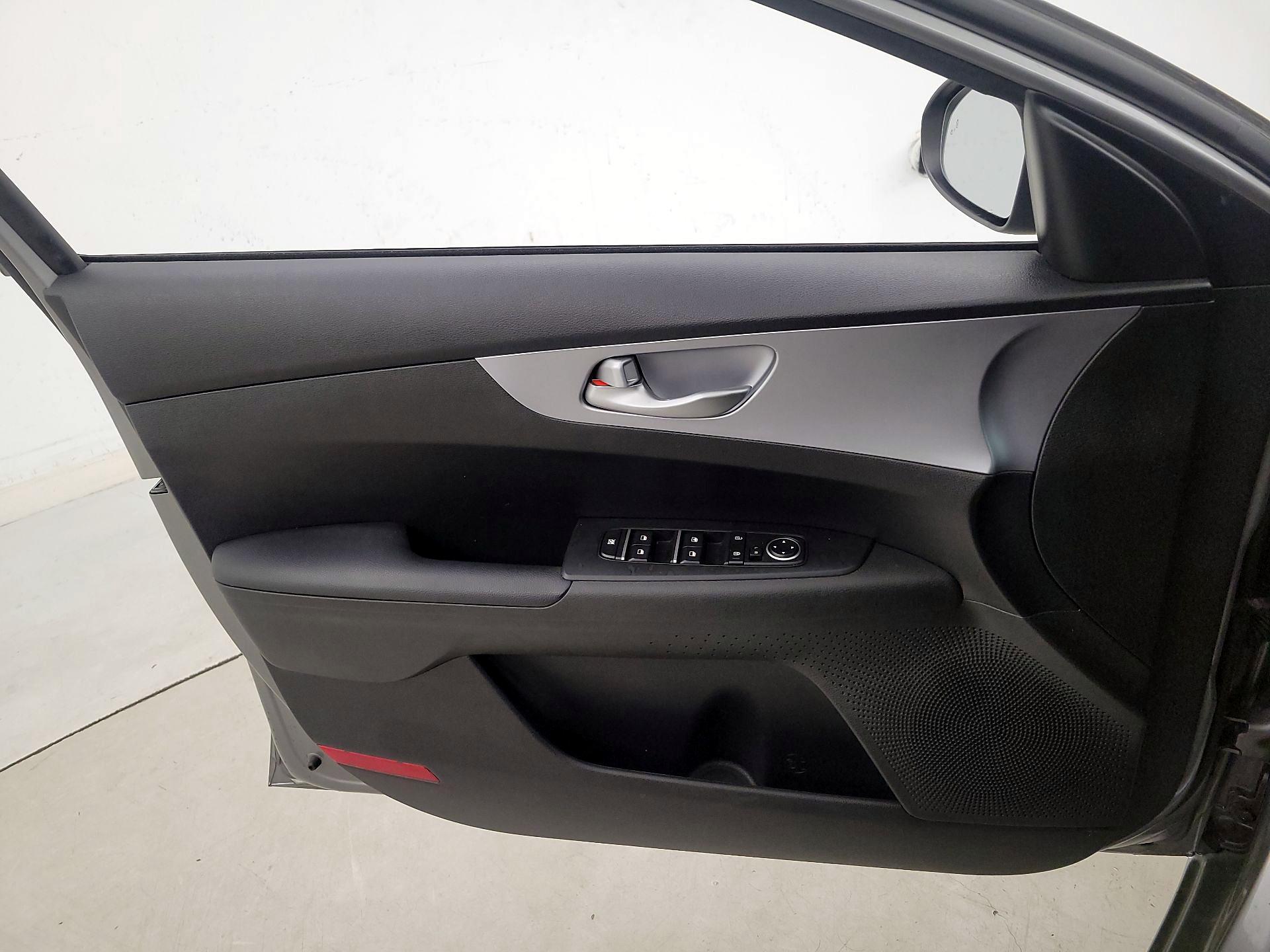 Thumbnail: 2022 Kia Forte - 12