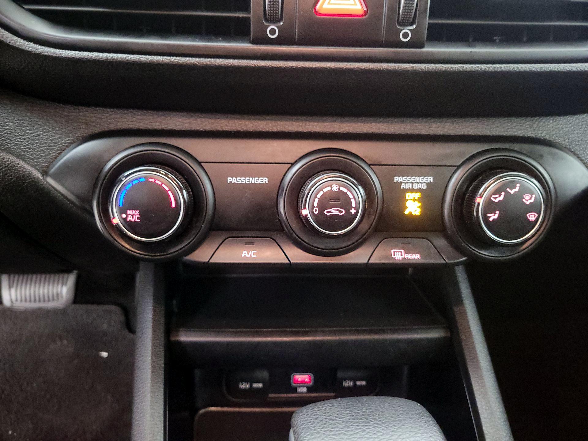 Thumbnail: 2022 Kia Forte - 16