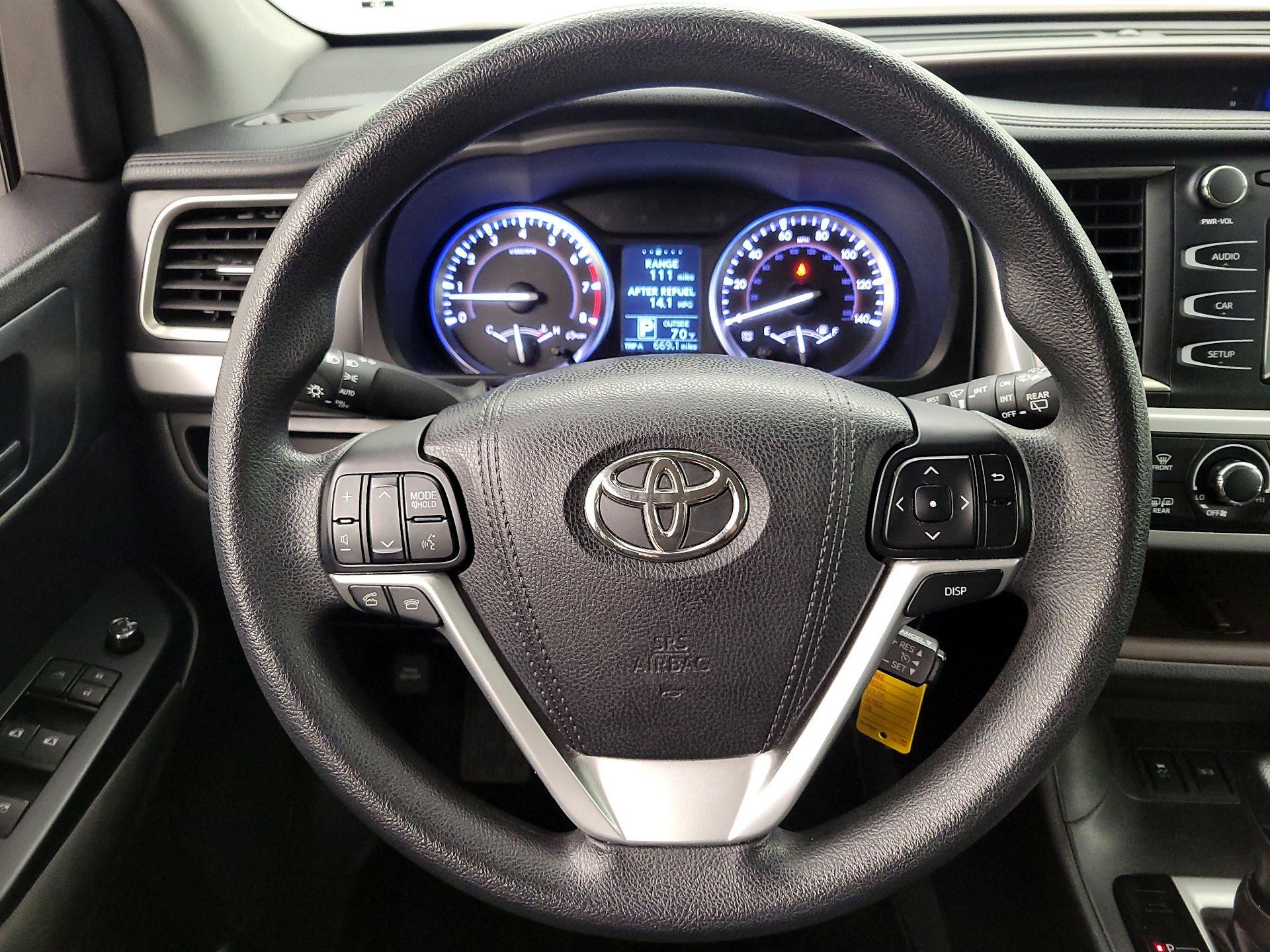 Thumbnail: 2016 Toyota Highlander - 10