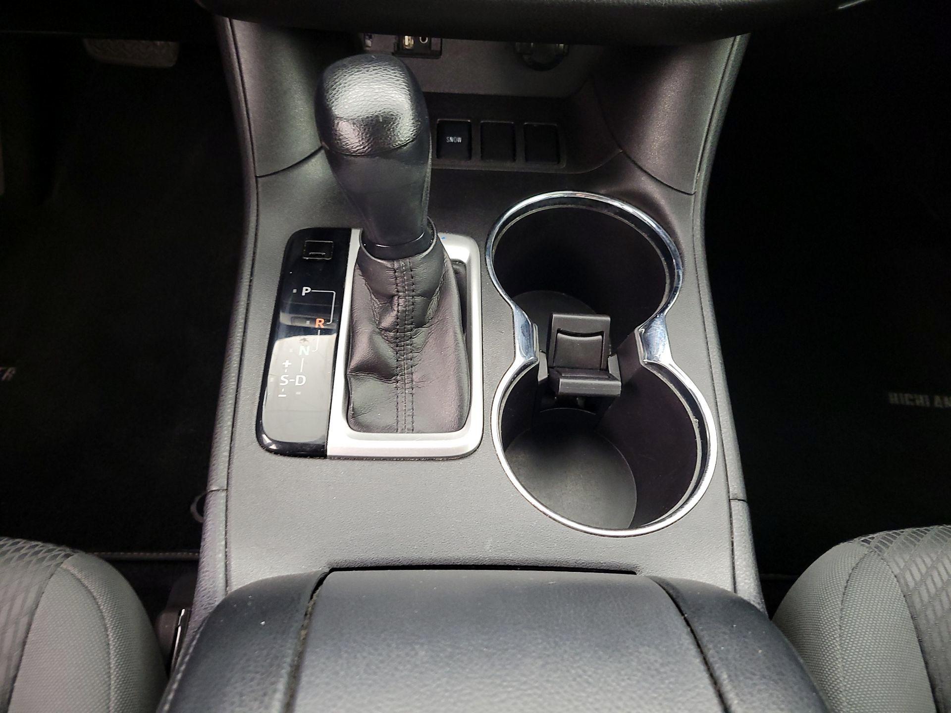 Thumbnail: 2016 Toyota Highlander - 17