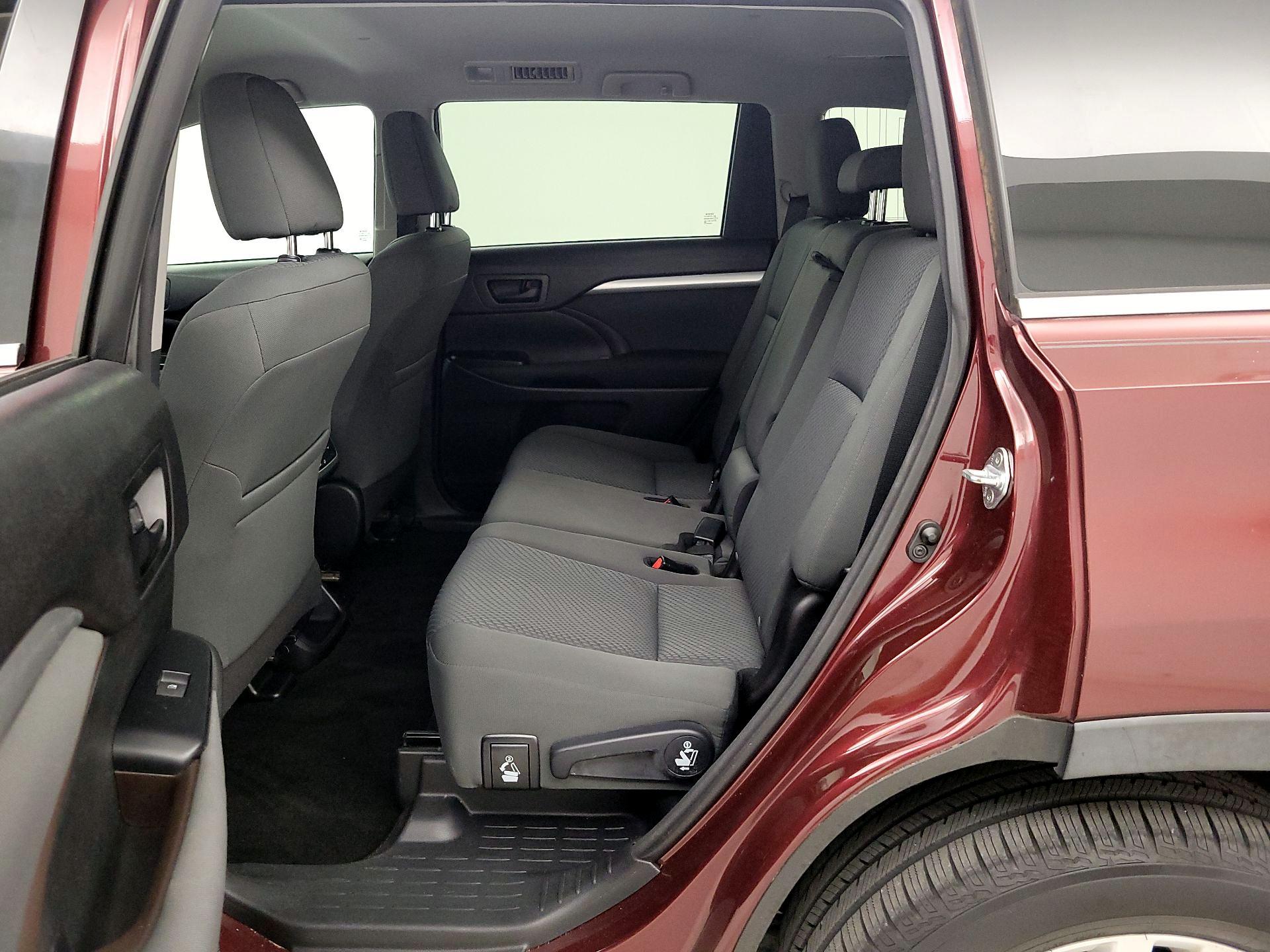 Thumbnail: 2016 Toyota Highlander - 19