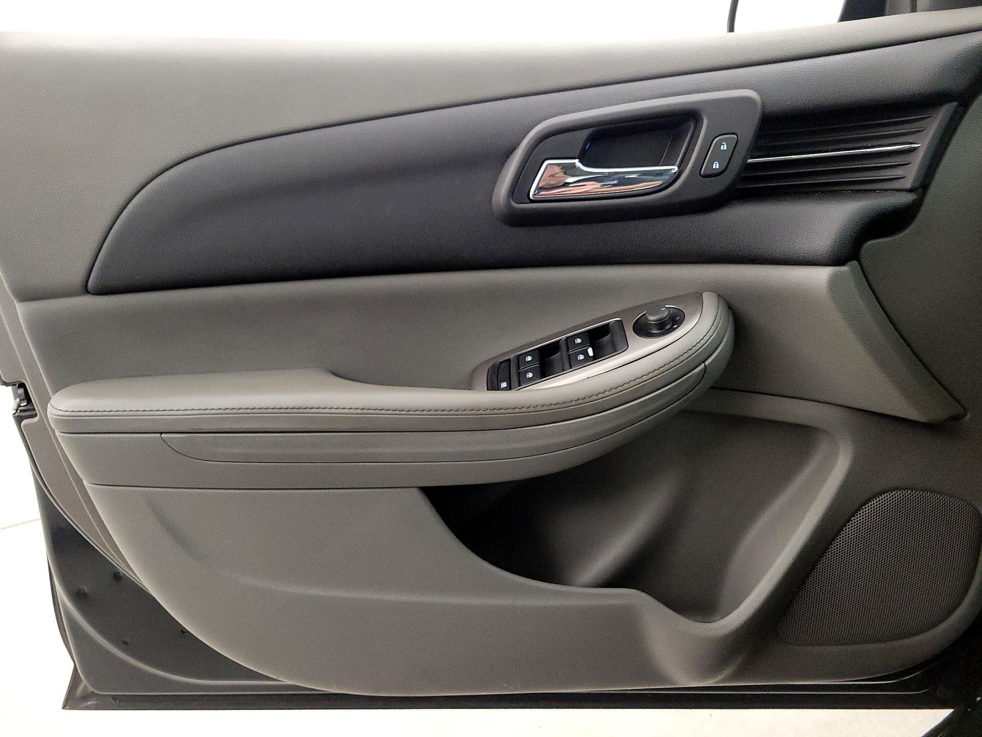 Thumbnail: 2015 Chevrolet Malibu - 12