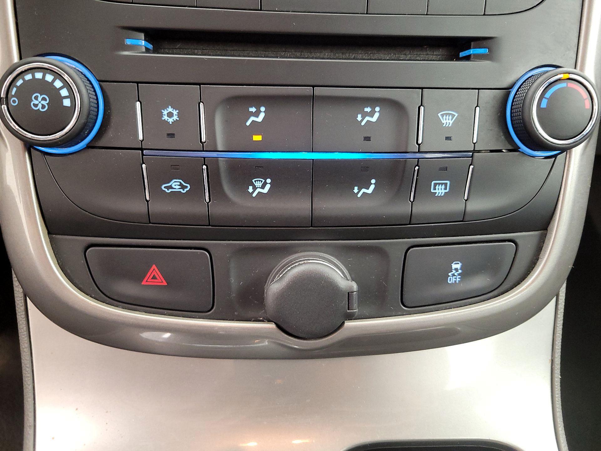 Thumbnail: 2015 Chevrolet Malibu - 15