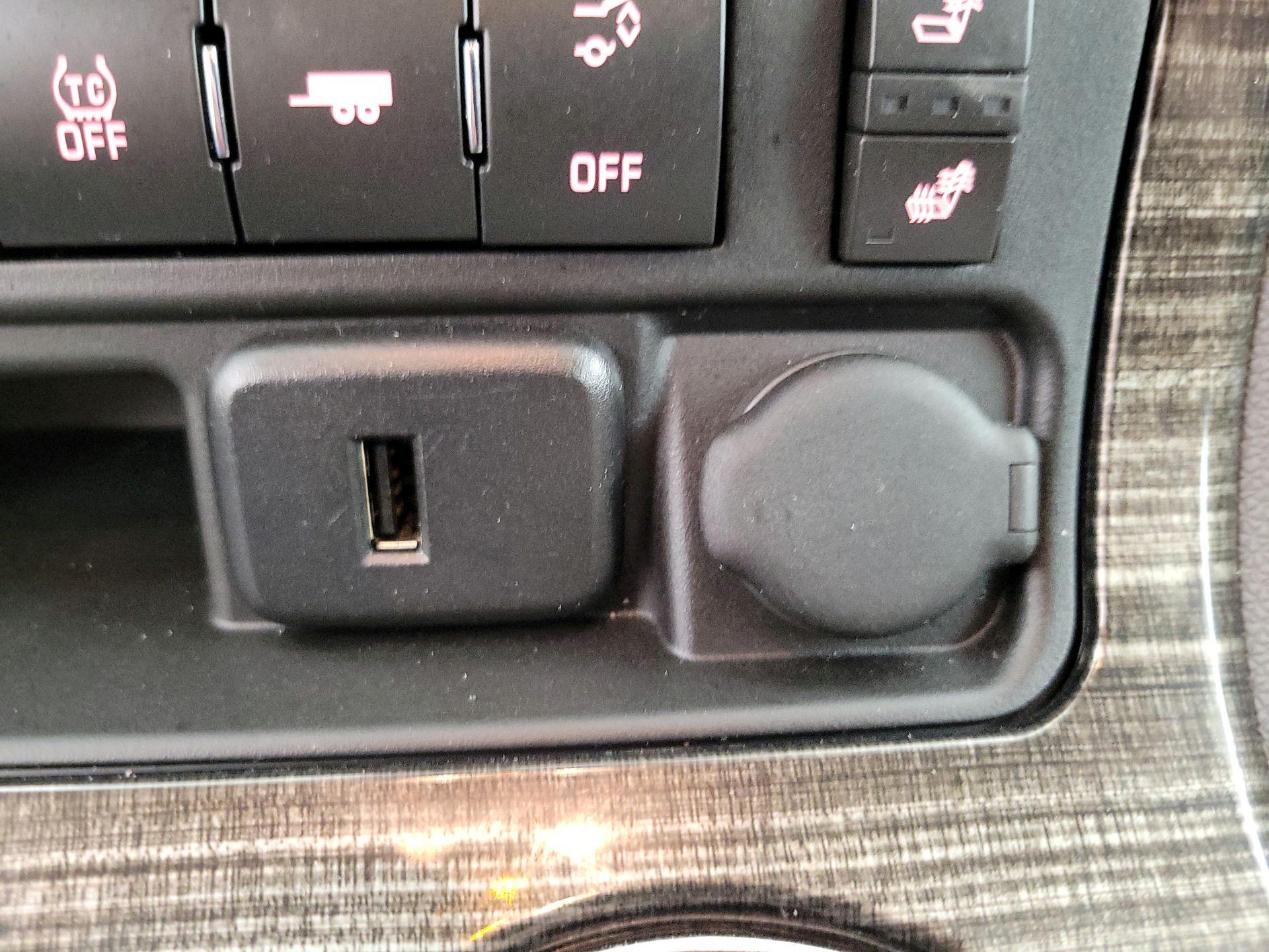 Thumbnail: 2016 GMC Acadia - 18