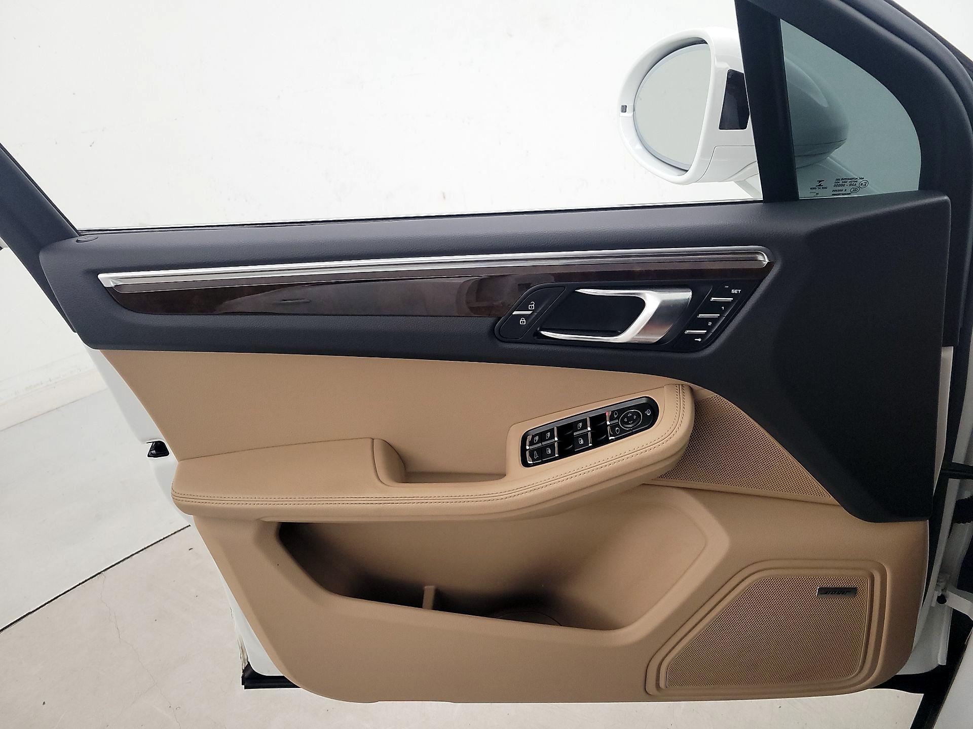 Thumbnail: 2023 Porsche Macan - 12