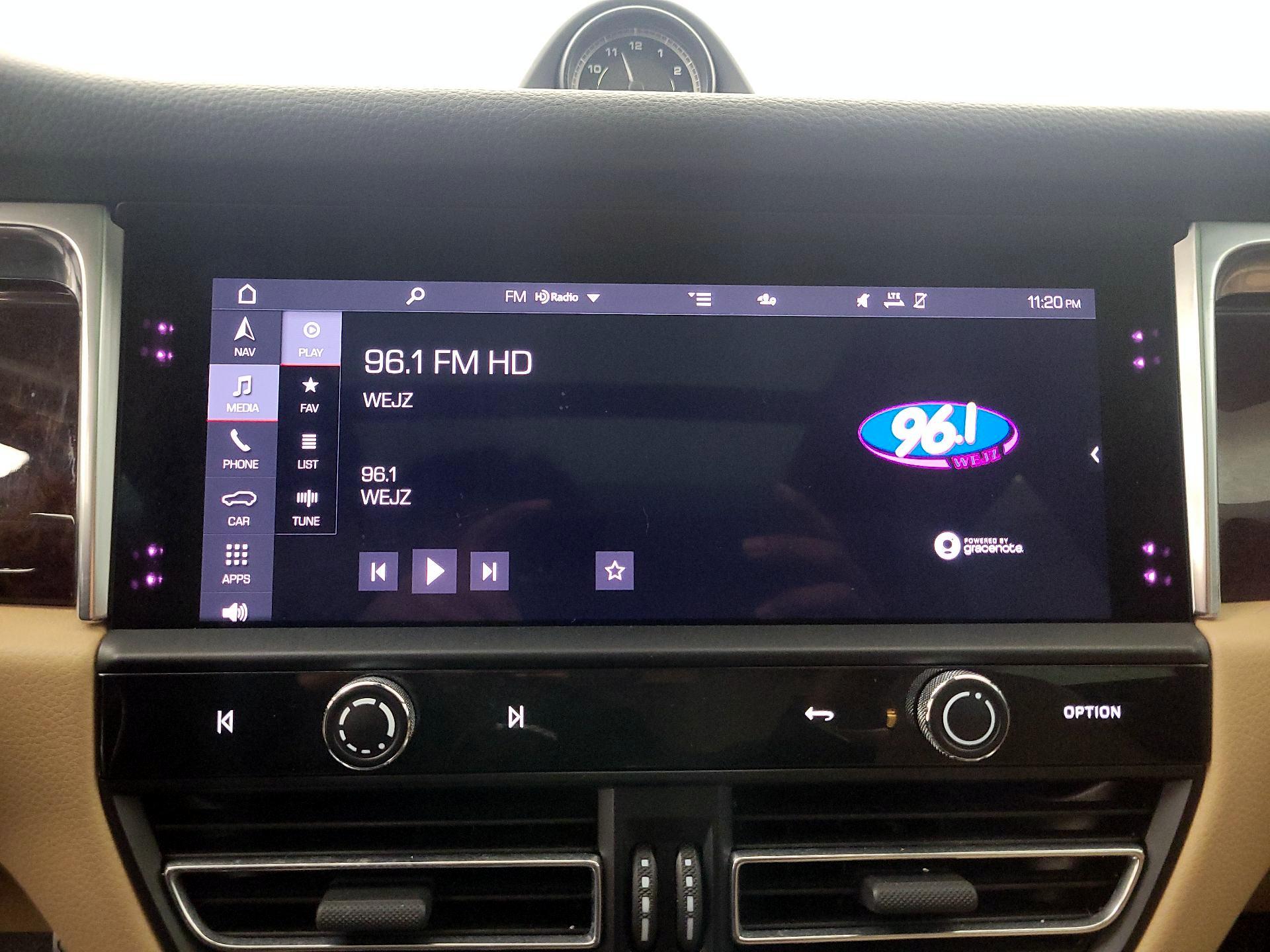 Thumbnail: 2023 Porsche Macan - 16