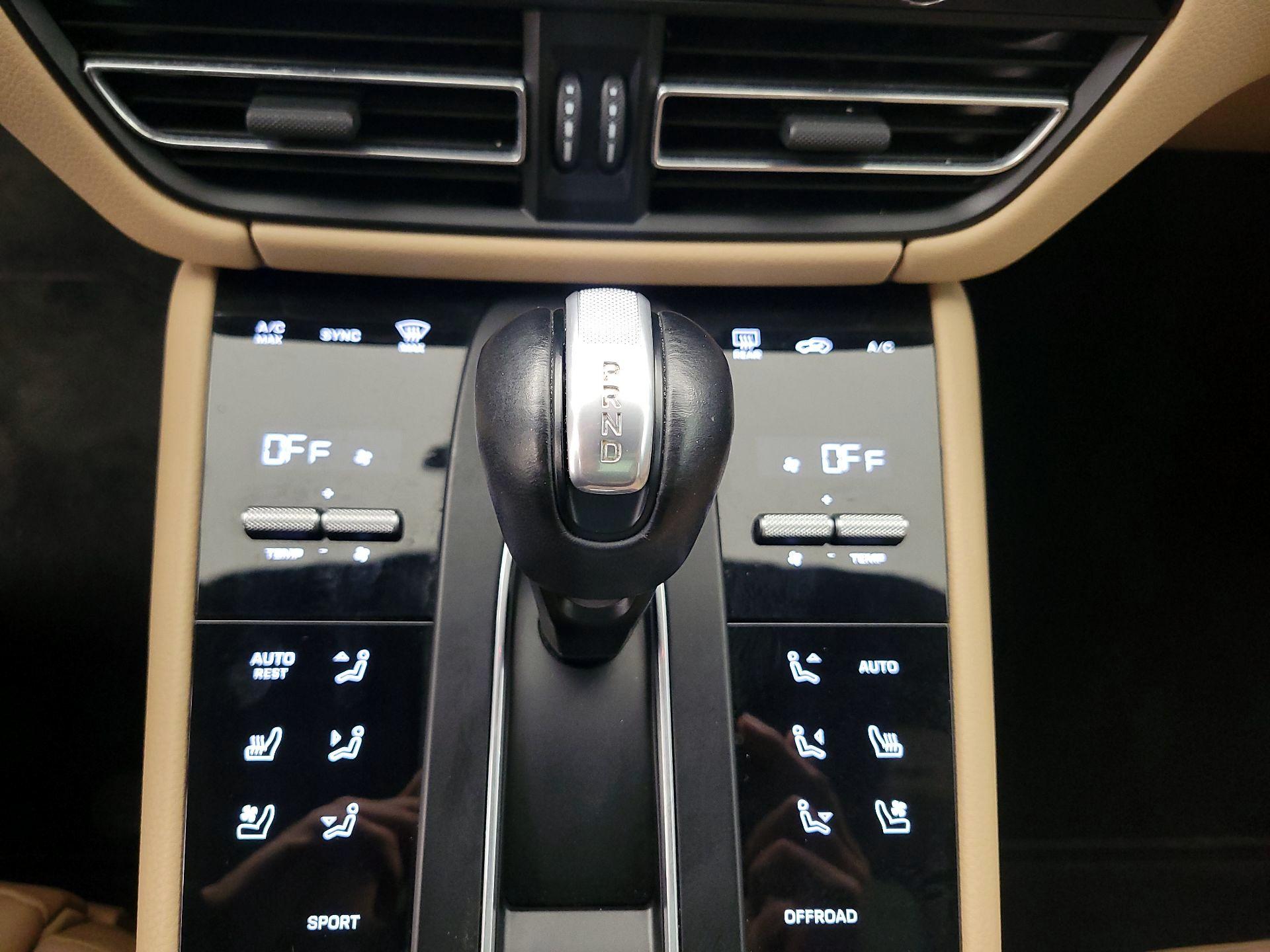 Thumbnail: 2023 Porsche Macan - 18