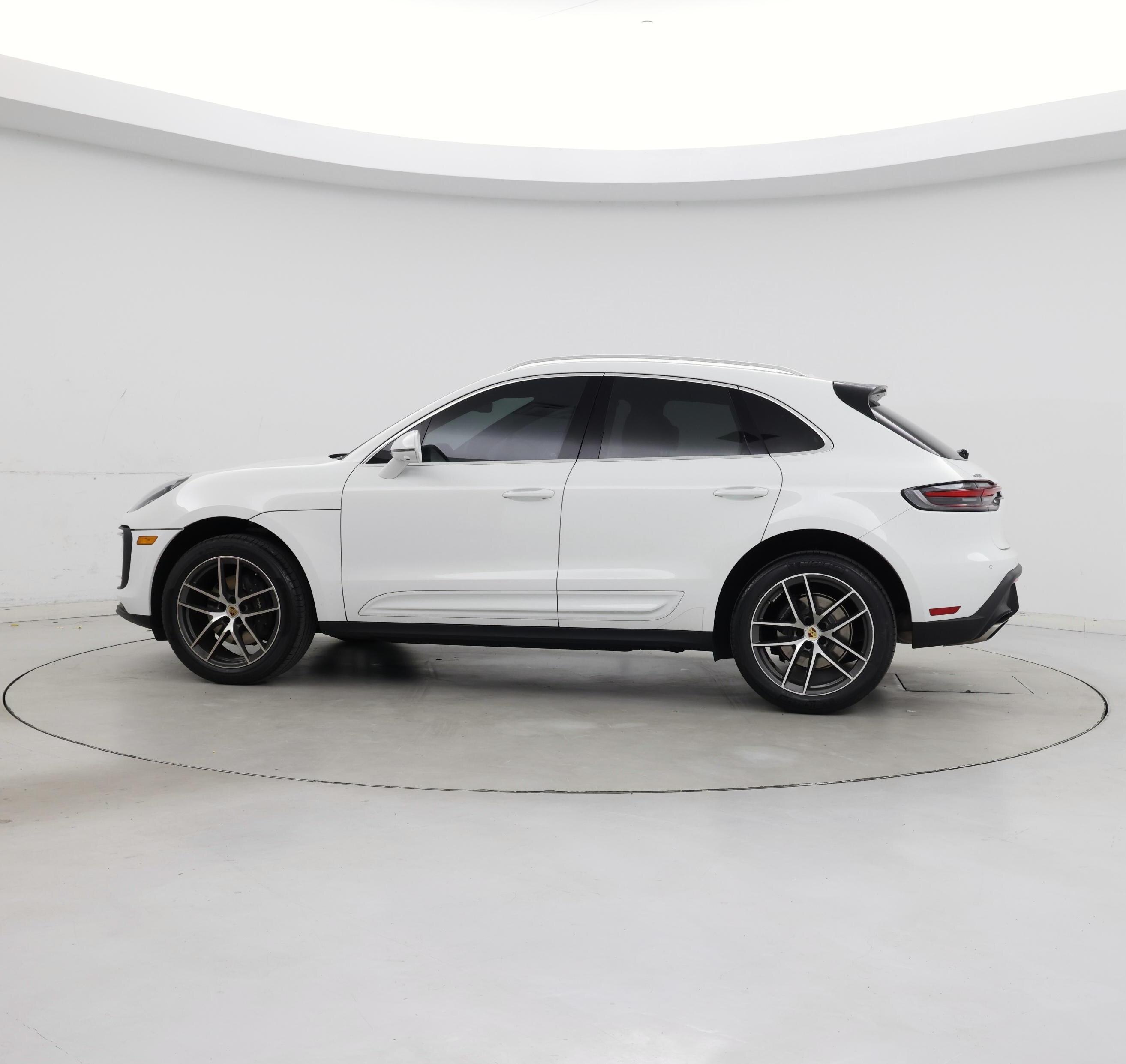 Thumbnail: 2023 Porsche Macan - 3