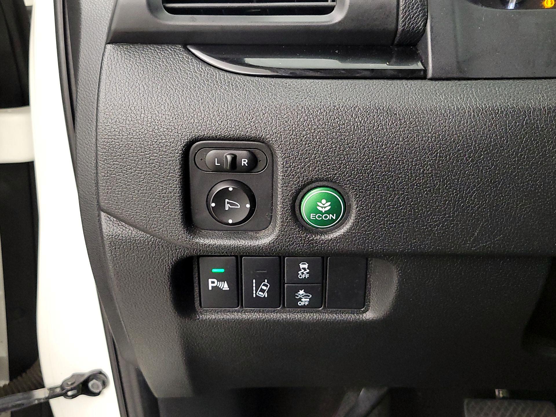 Thumbnail: 2017 Honda Pilot - 13