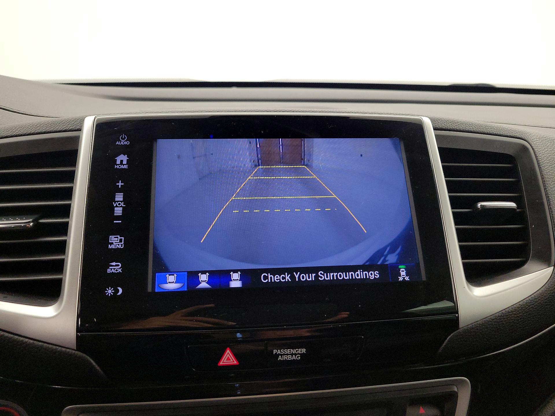 Thumbnail: 2017 Honda Pilot - 14