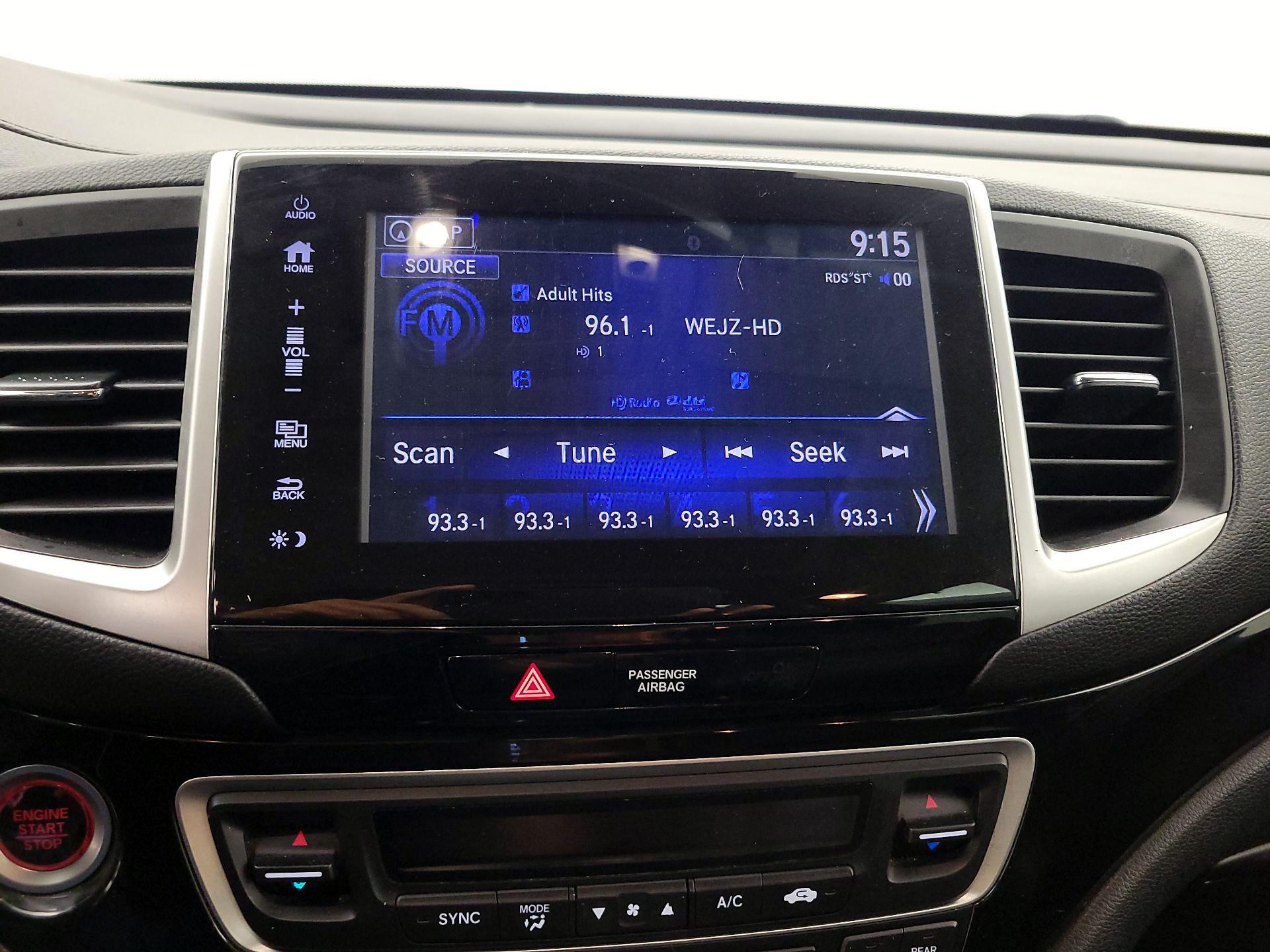 Thumbnail: 2017 Honda Pilot - 15