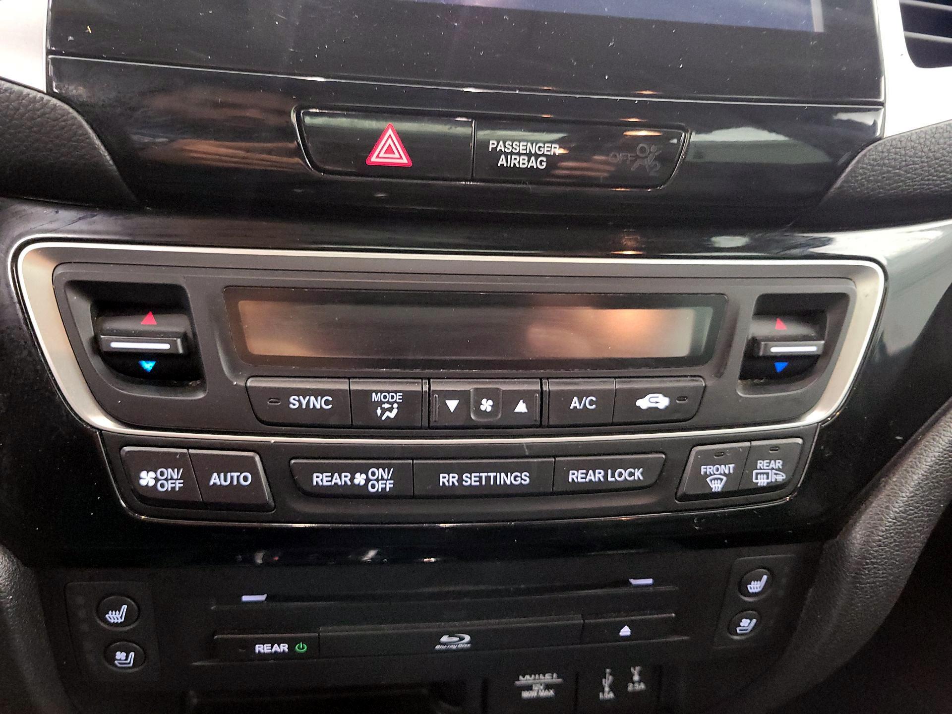 Thumbnail: 2017 Honda Pilot - 16