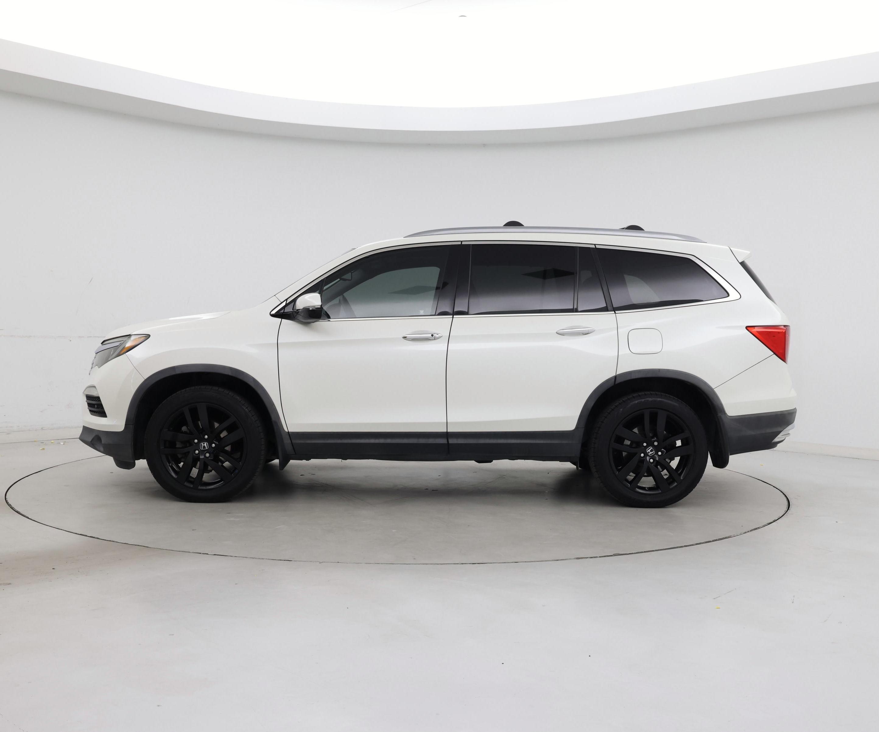 Thumbnail: 2017 Honda Pilot - 3