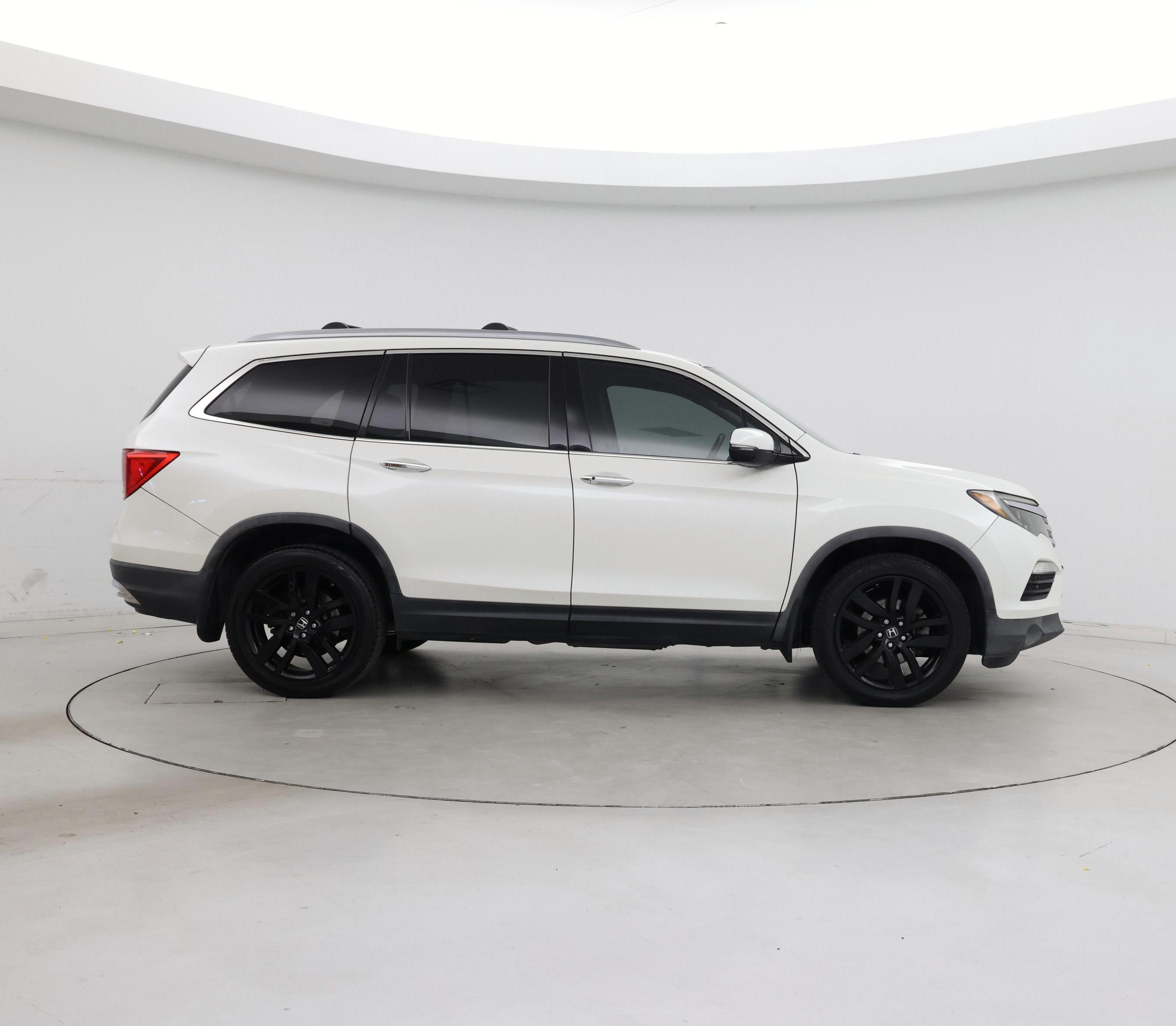 Thumbnail: 2017 Honda Pilot - 7