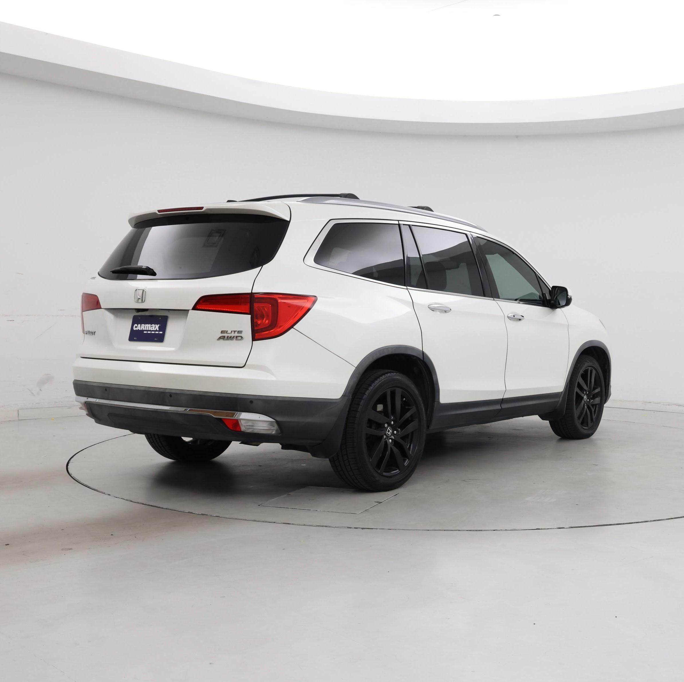 Thumbnail: 2017 Honda Pilot - 8